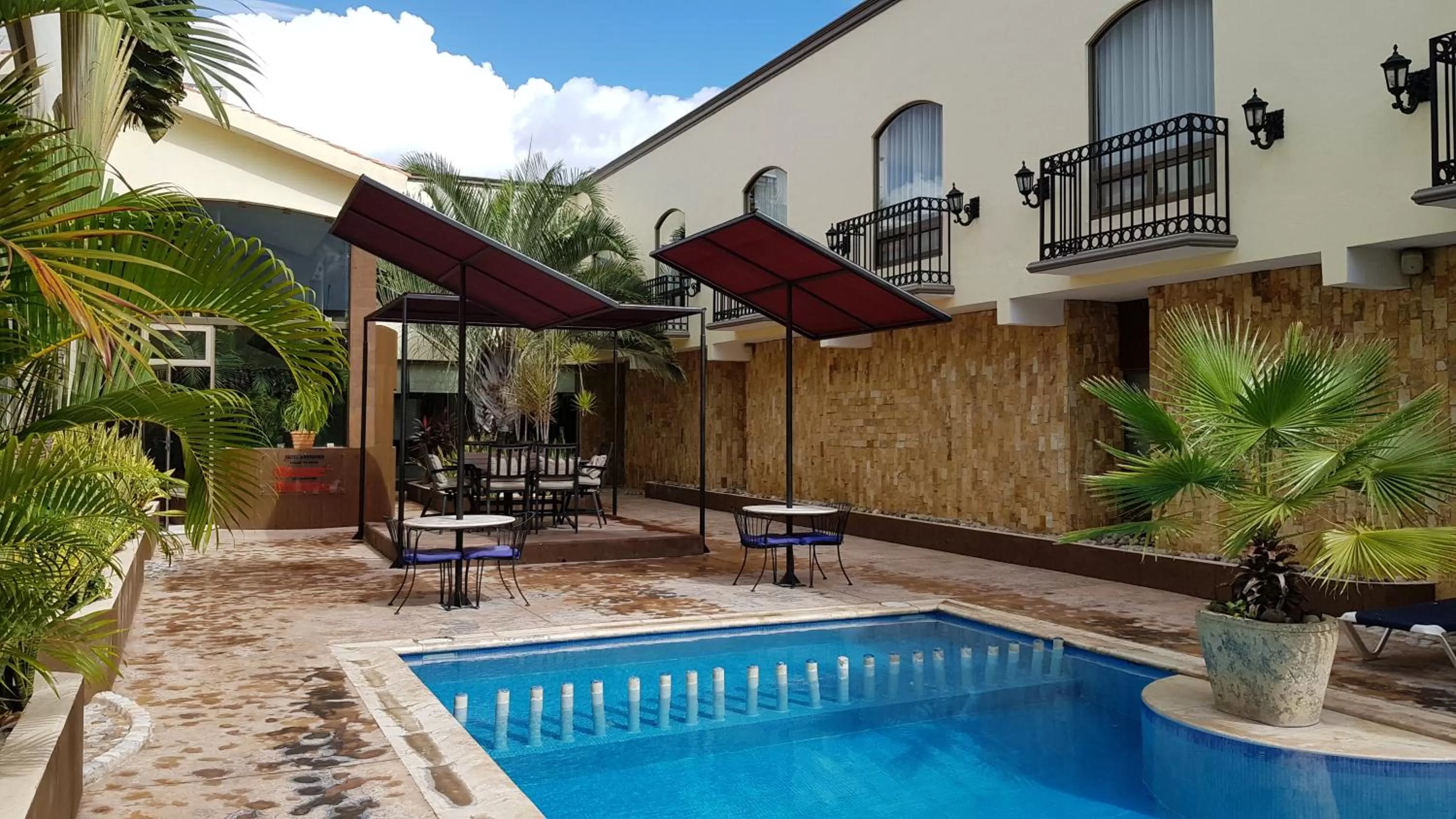 Swimming pool in Hotel Dubrovnik