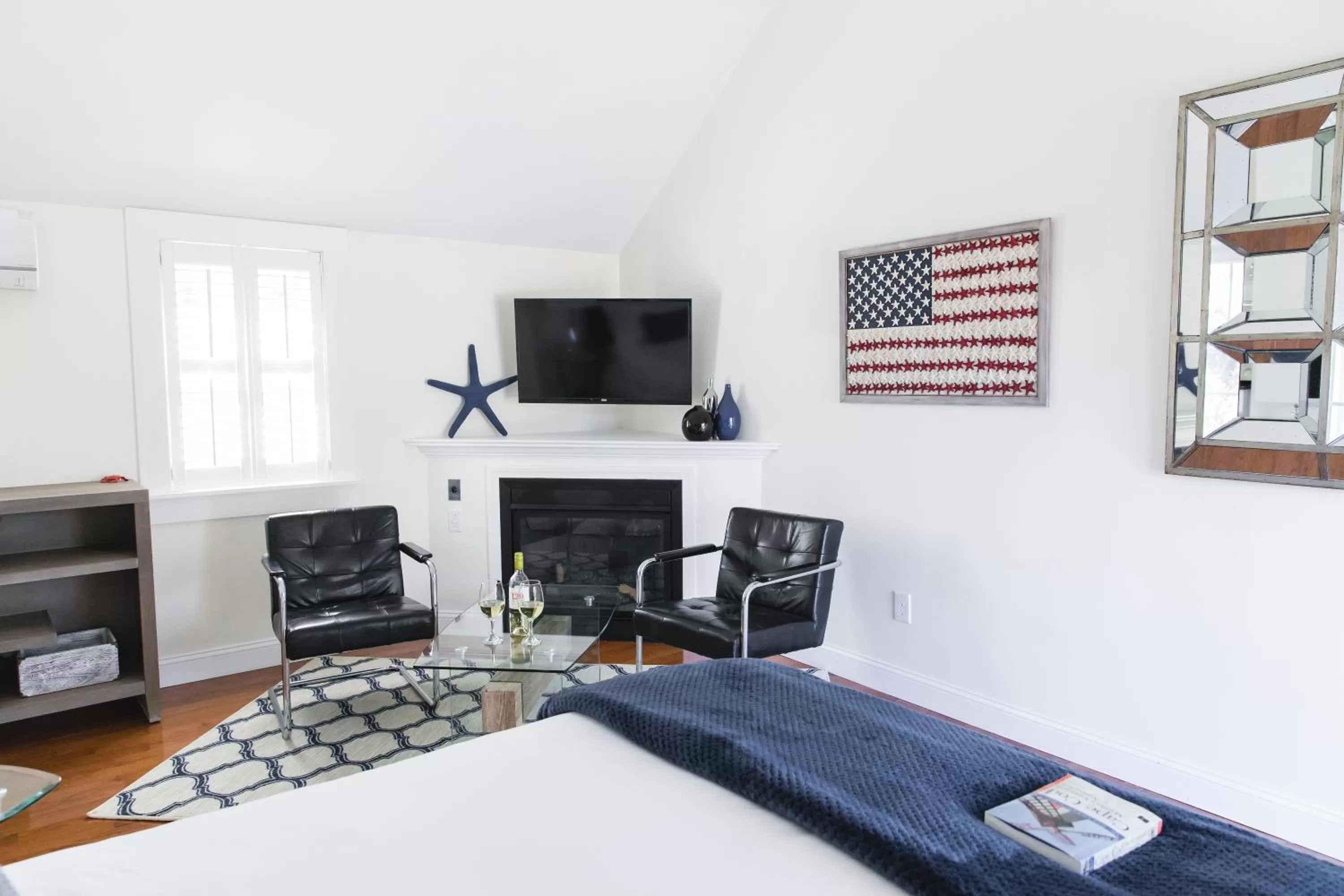 TV and multimedia, Bed in The Platinum Pebble Boutique Inn - Adults Only Property