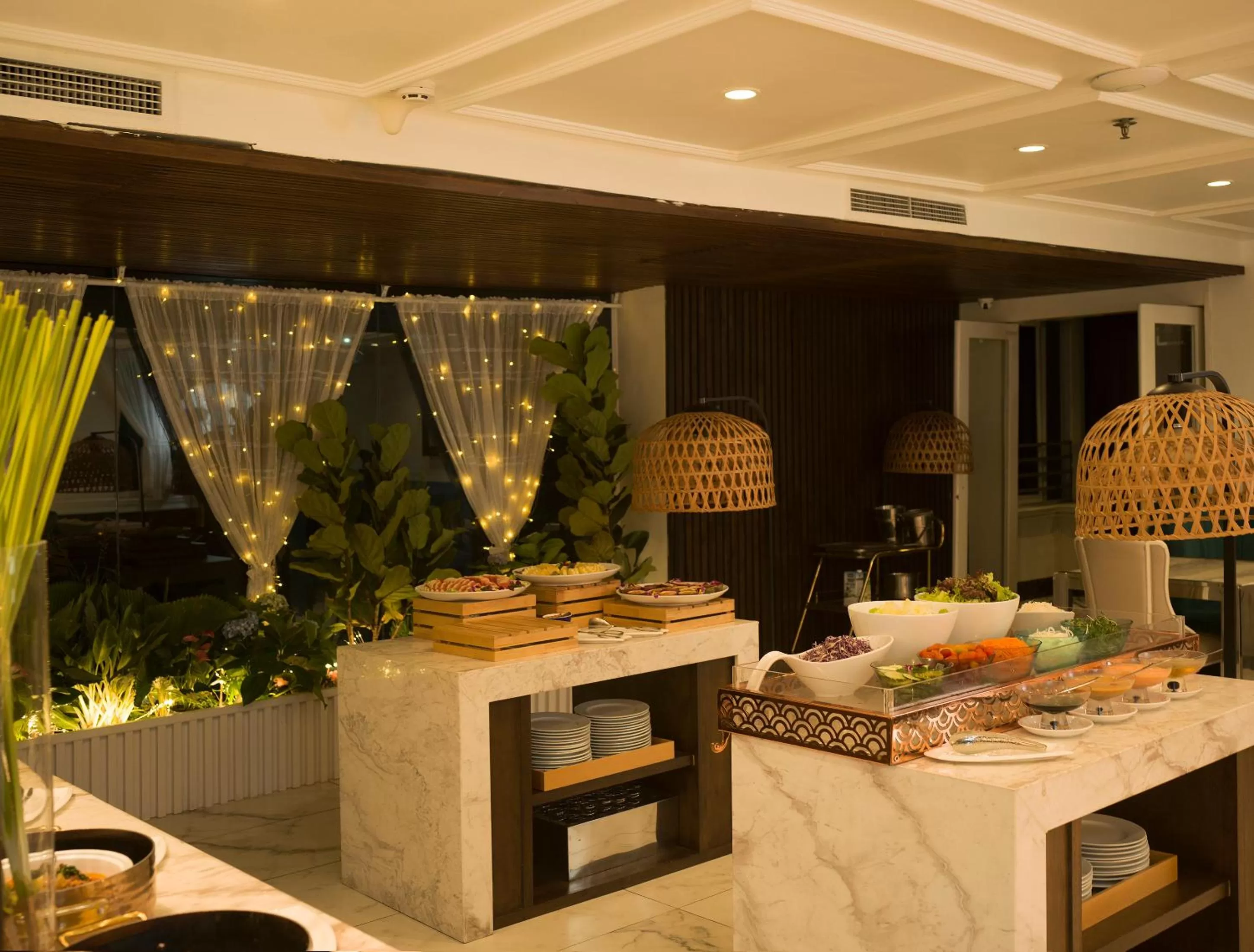 Restaurant/Places to Eat in A&EM Saigon Hotel