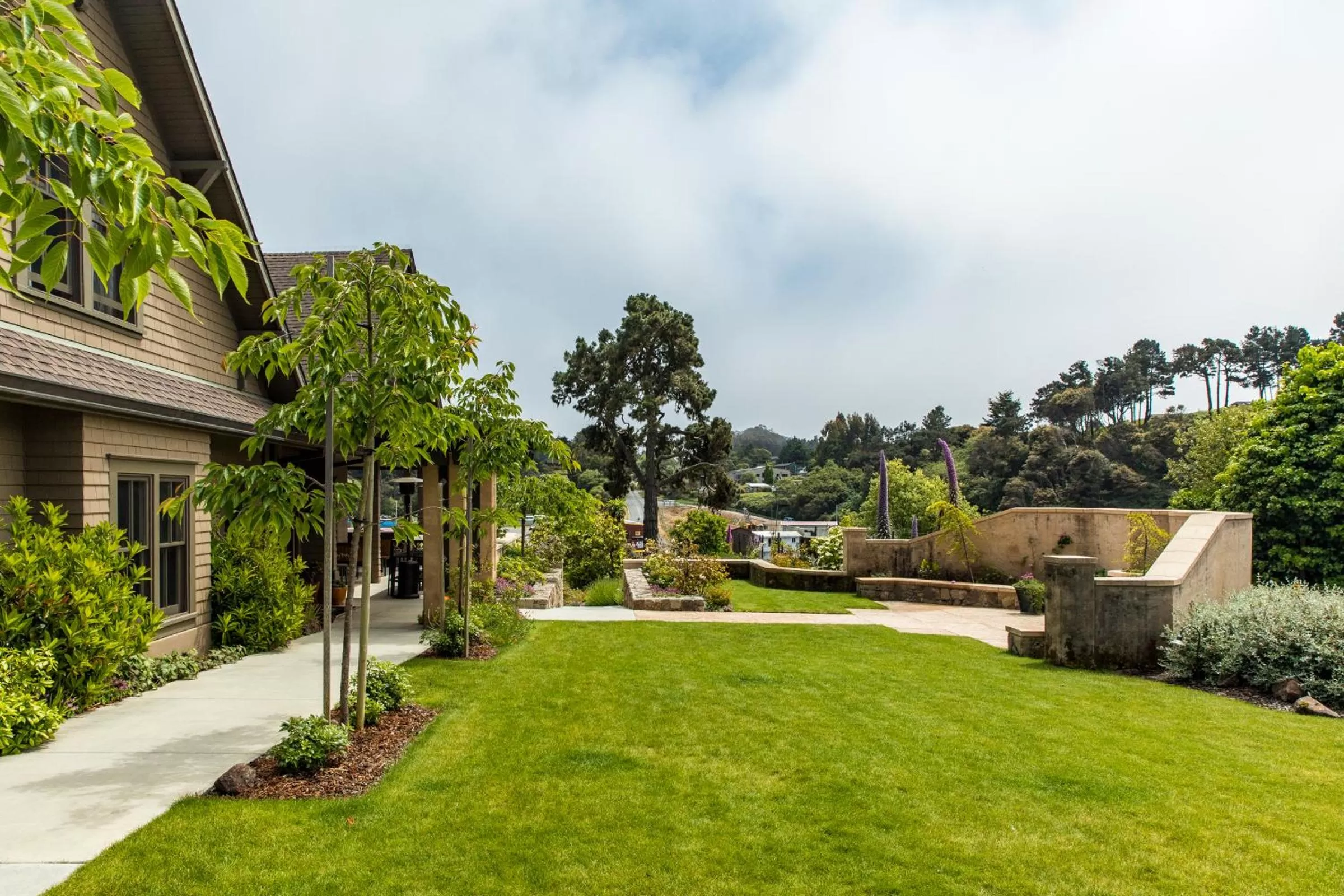 Facade/entrance in Noyo Harbor Inn