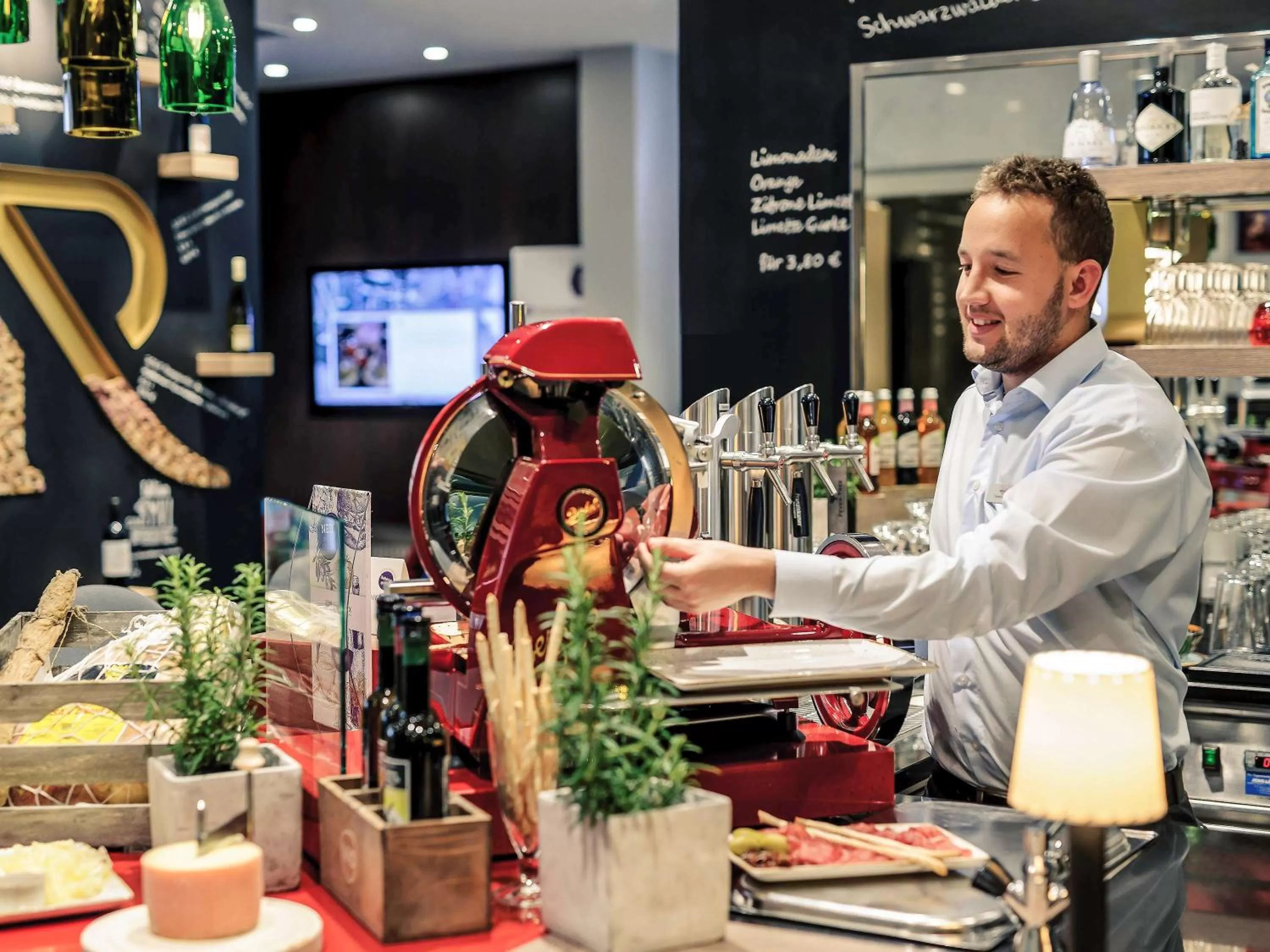 Lounge or bar in Mercure Hotel & Residenz Berlin Checkpoint Charlie