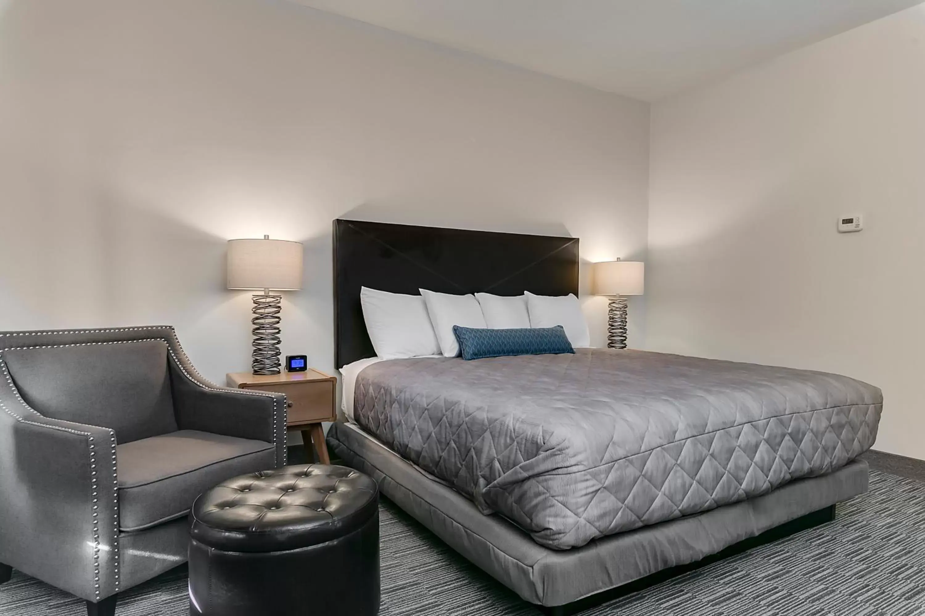 Standard King Room in Silver Creek Hotel Standard King Room in Silver Creek Hotel