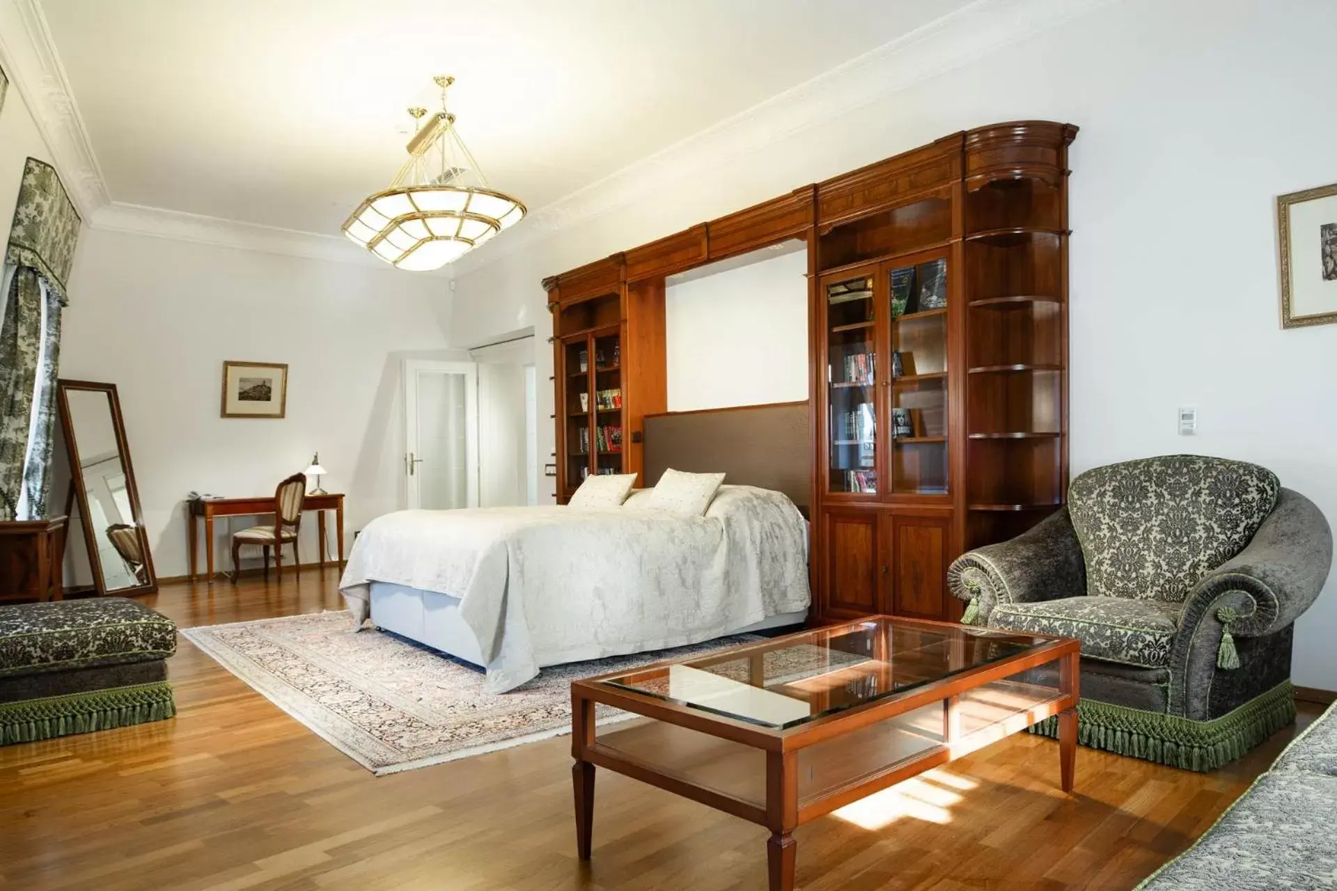 Presidential Suite with Wellness and Swimming Pool Access in Spa Hotel Schlosspark Presidential Suite with Wellness and Swimming Pool Access in Spa Hotel Schlosspark