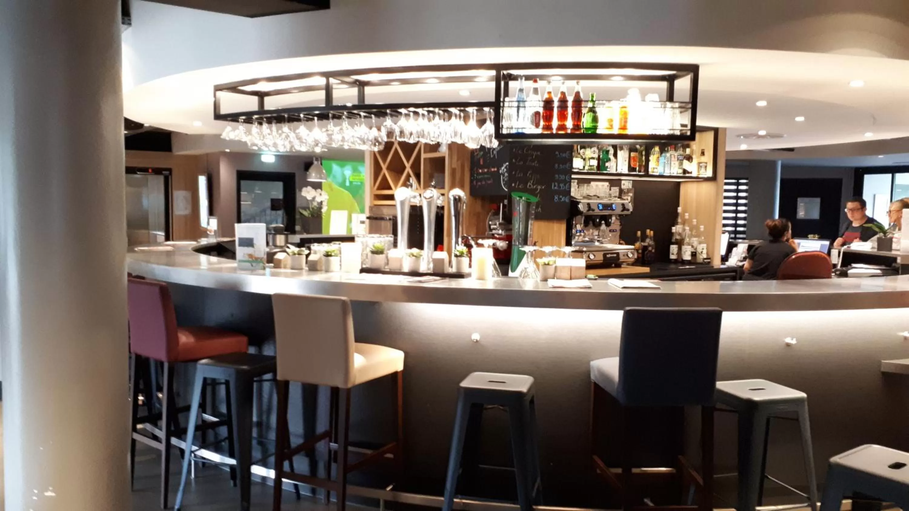 Lounge or bar in Campanile Marne-La-Vallée - Torcy