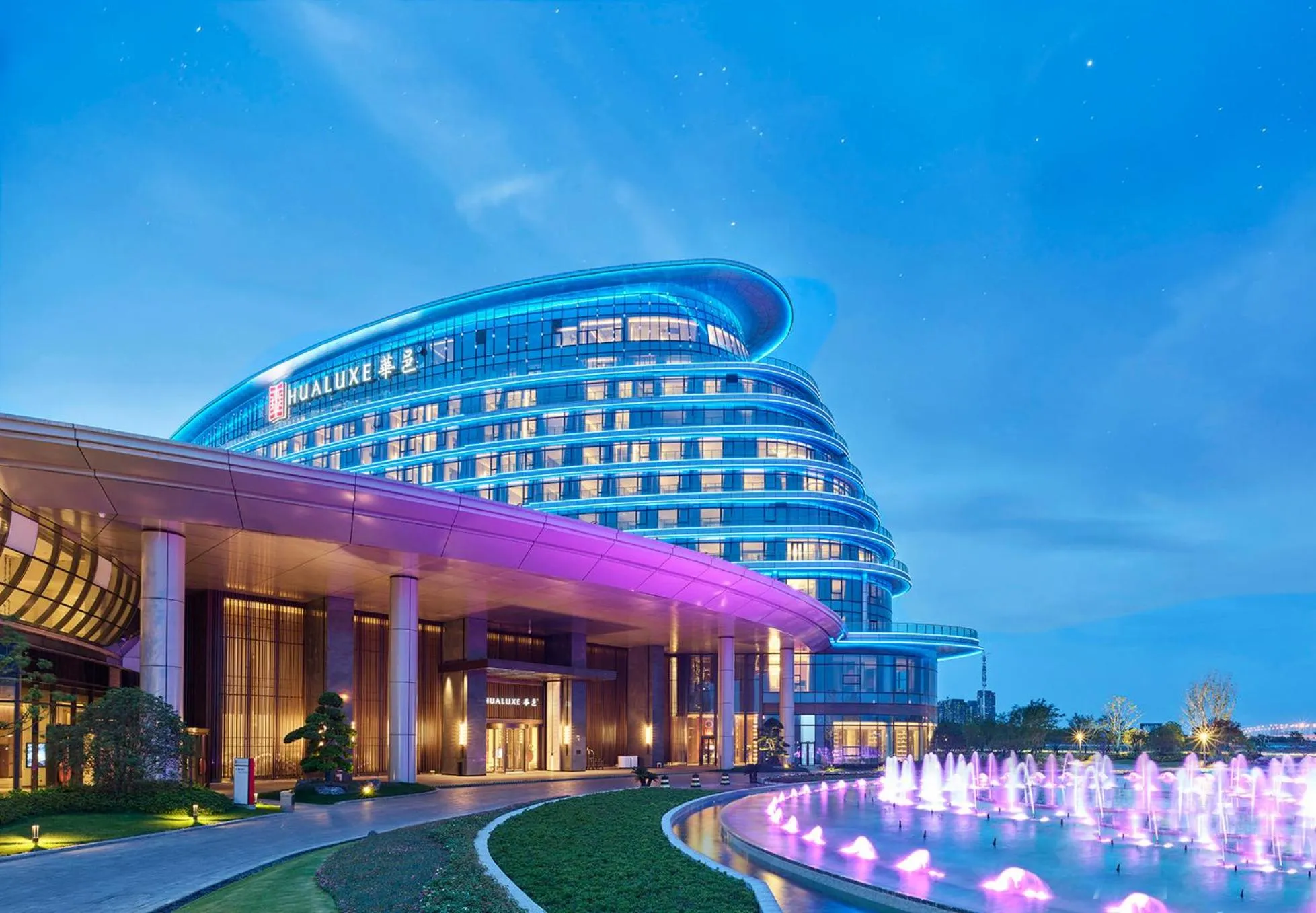 Property building in HUALUXE Nanjing Yangtze River