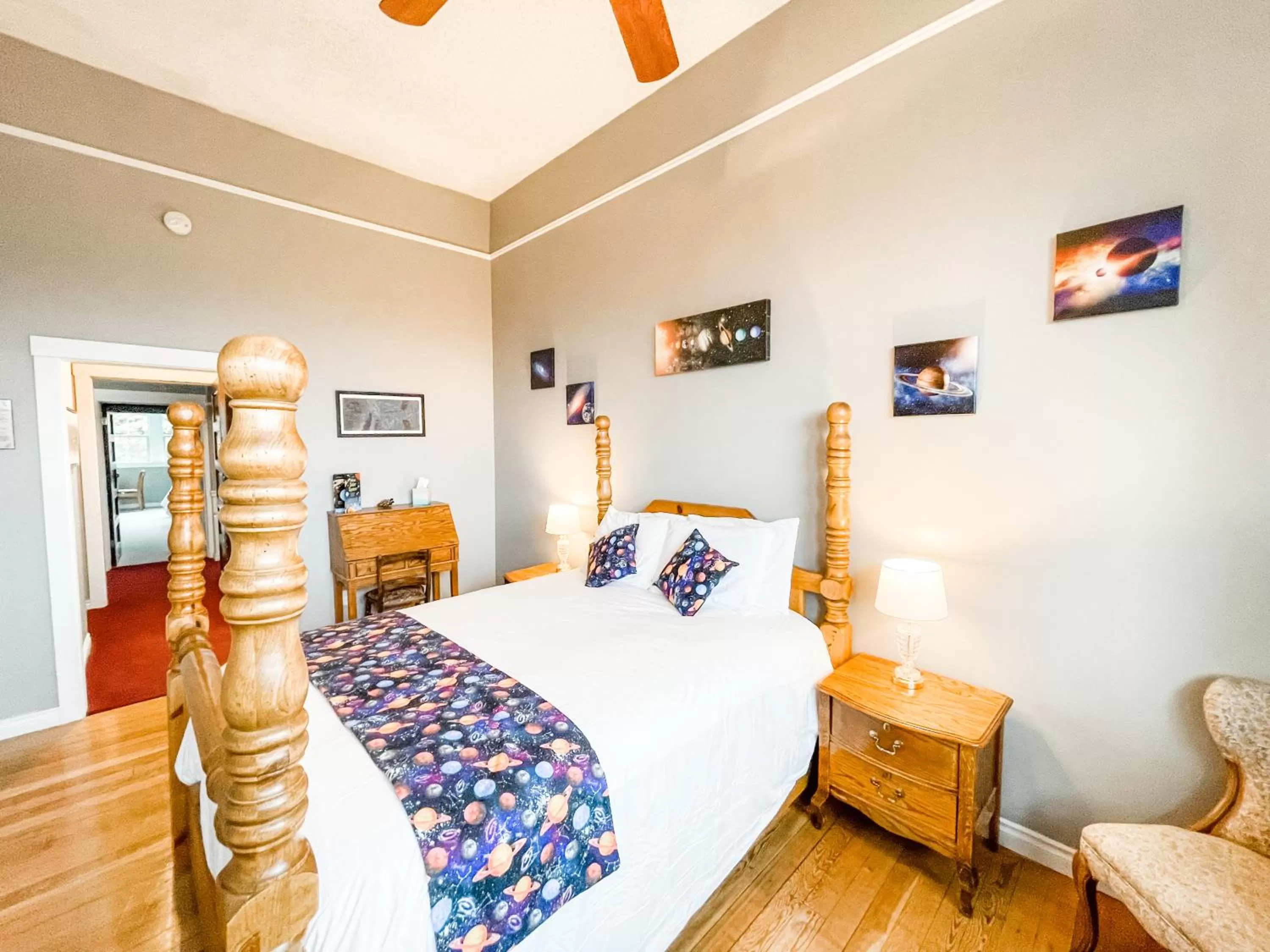 Bed in Northside School Bed & Breakfast