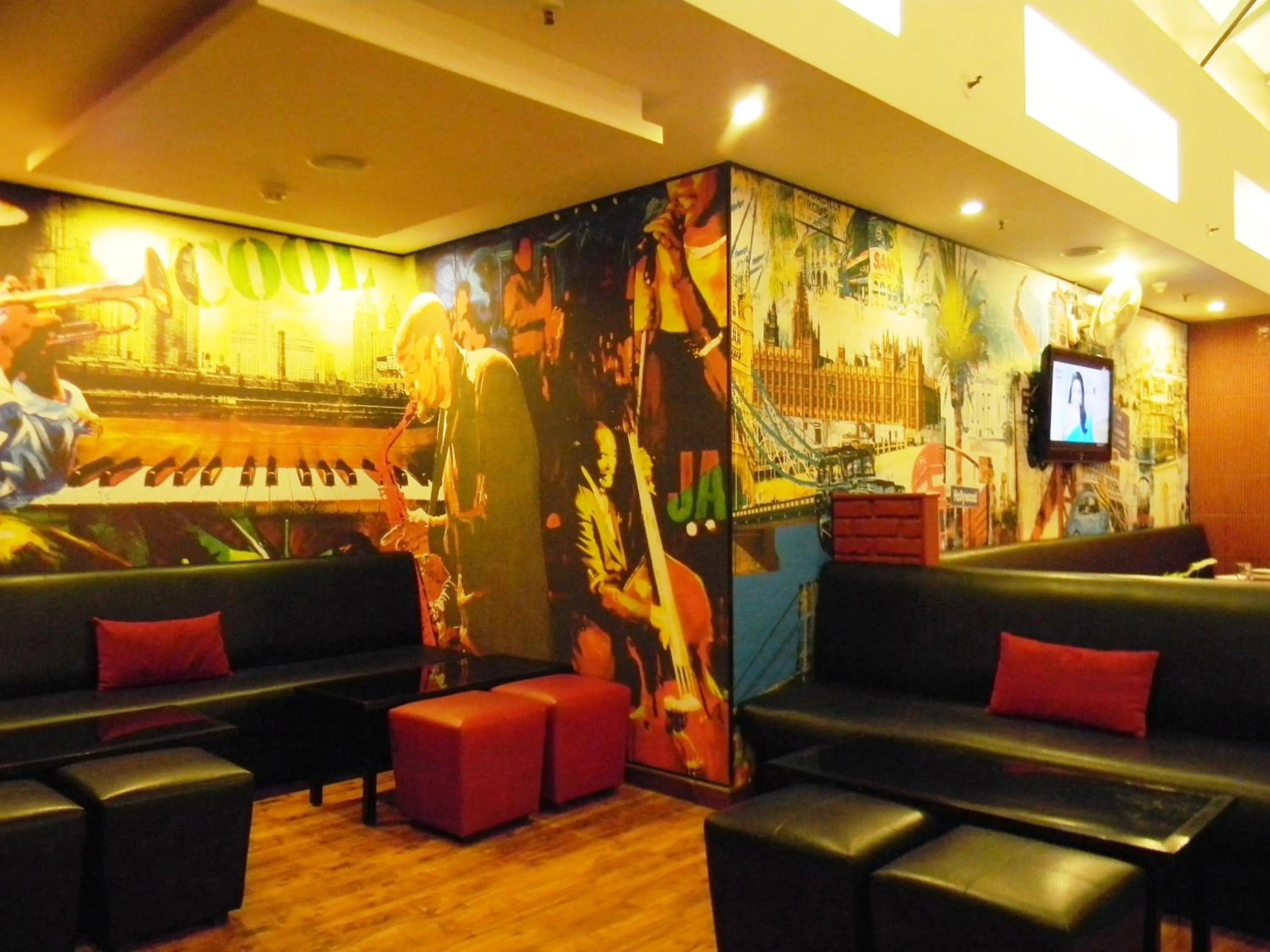 Restaurant/places to eat in Red Fox by Lemon Tree Hotels, East Delhi