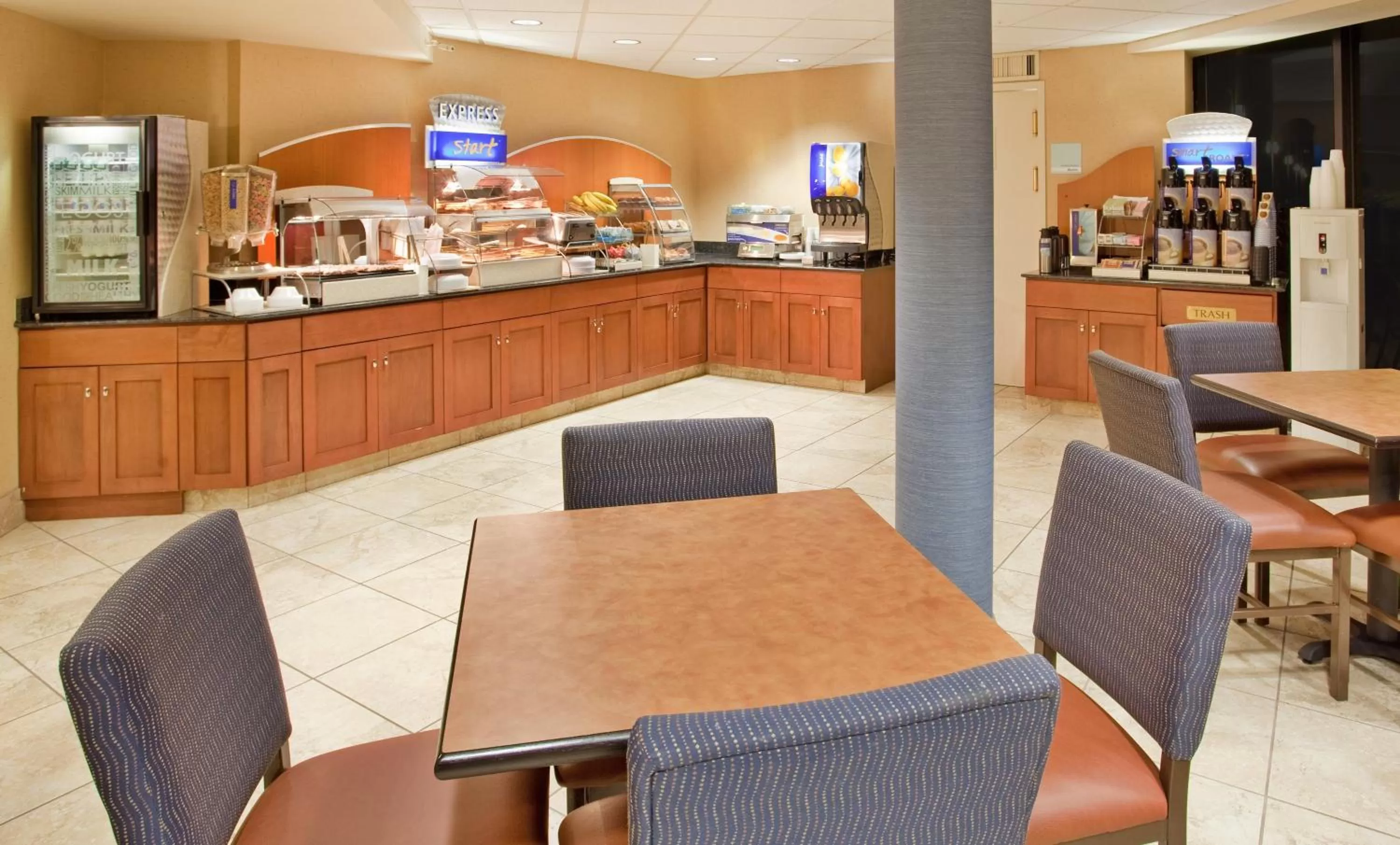Restaurant/places to eat in Holiday Inn Express Scottsdale North by IHG