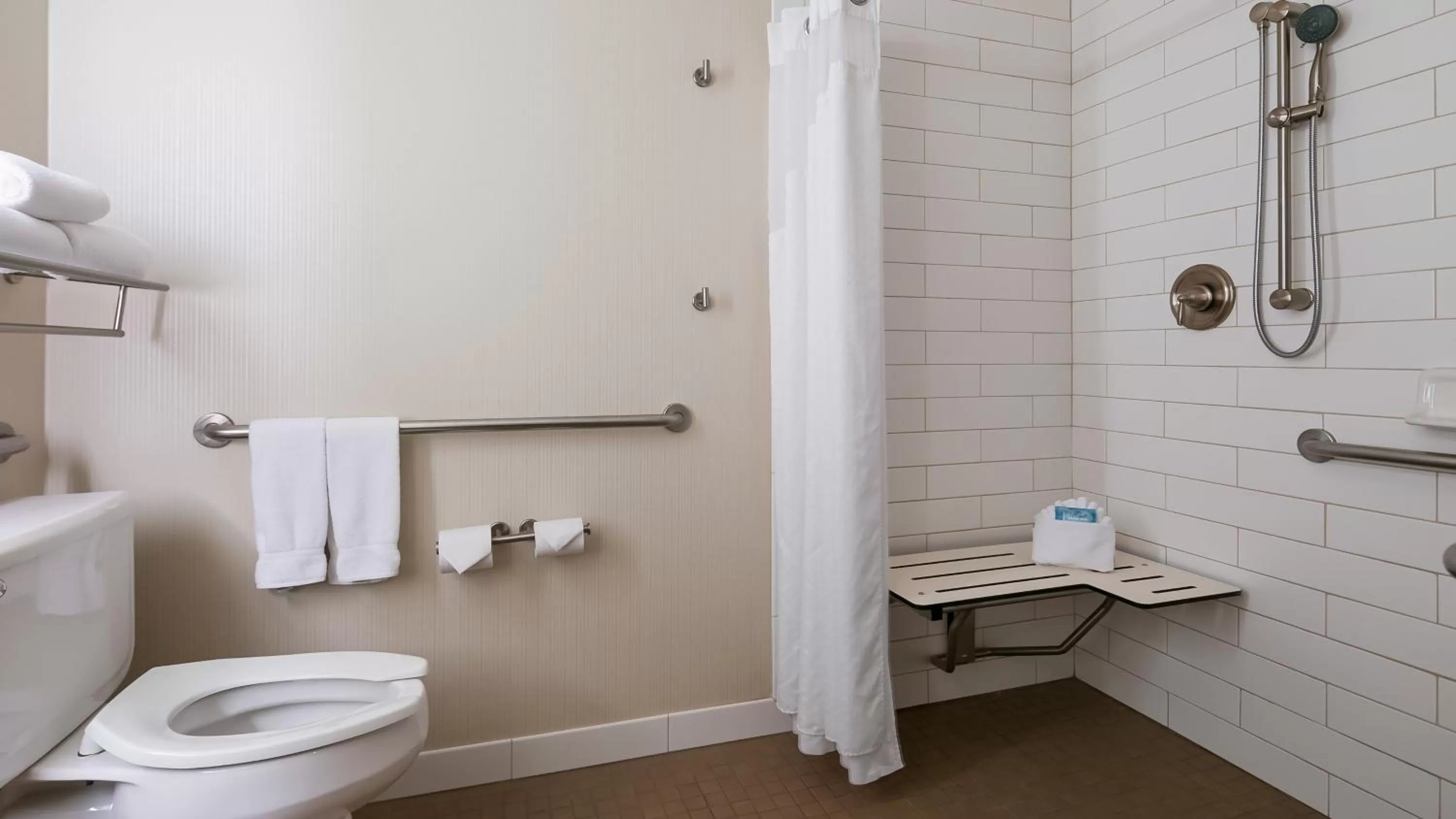 Single Room Disability Access with one Queen/Twin sized bed in Holiday Inn Express Bellingham, an IHG Hotel