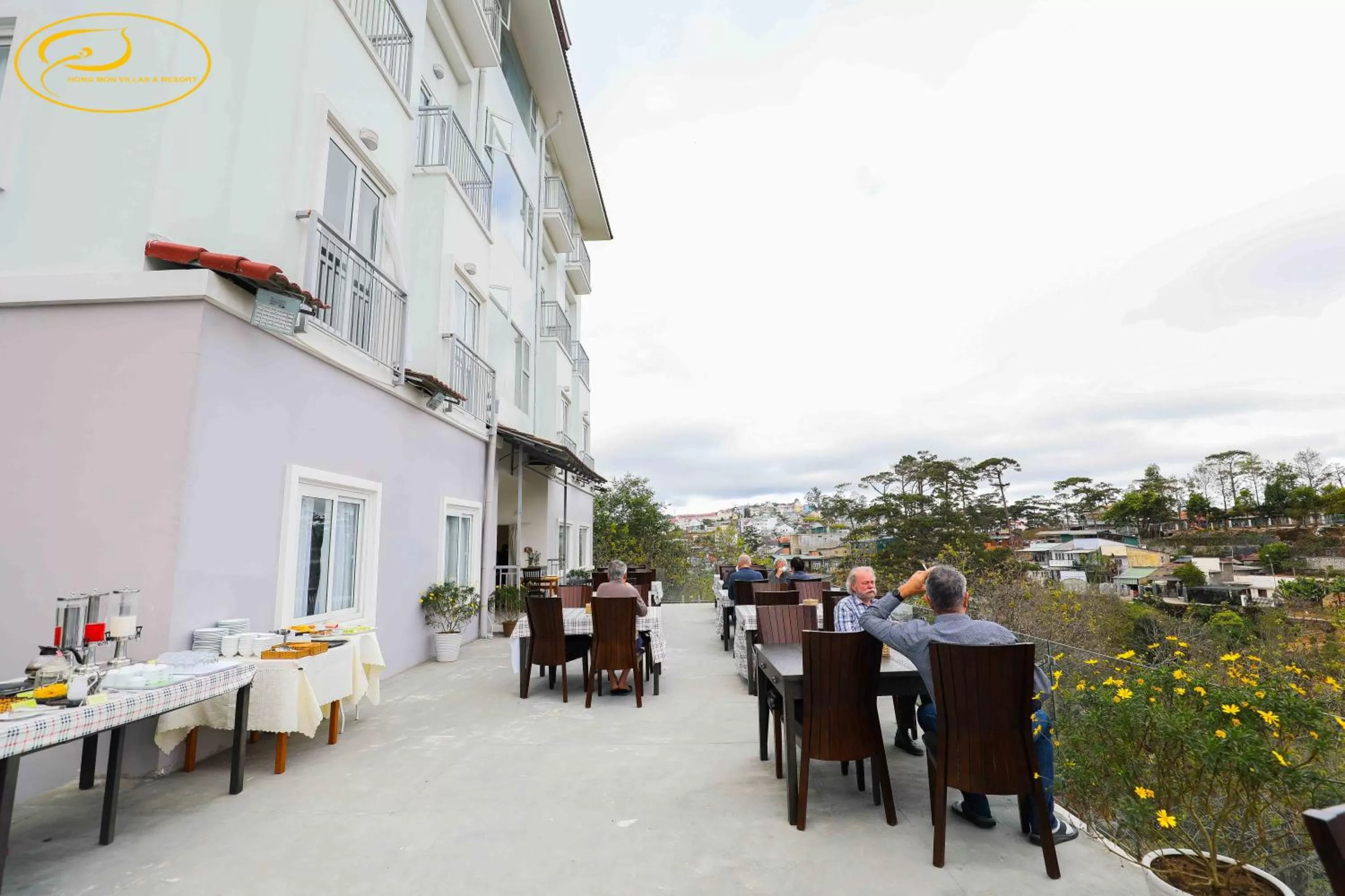 Restaurant/places to eat in Hong Mon Villa