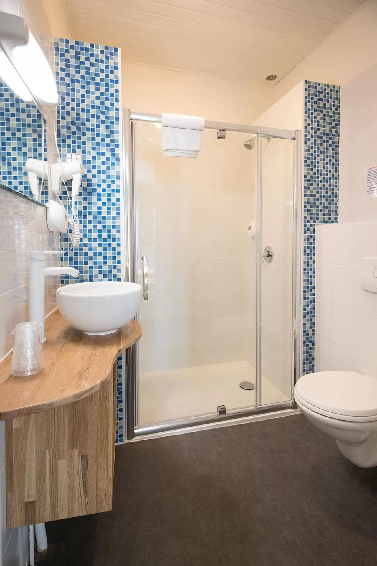 Shower in Hotel de Paris