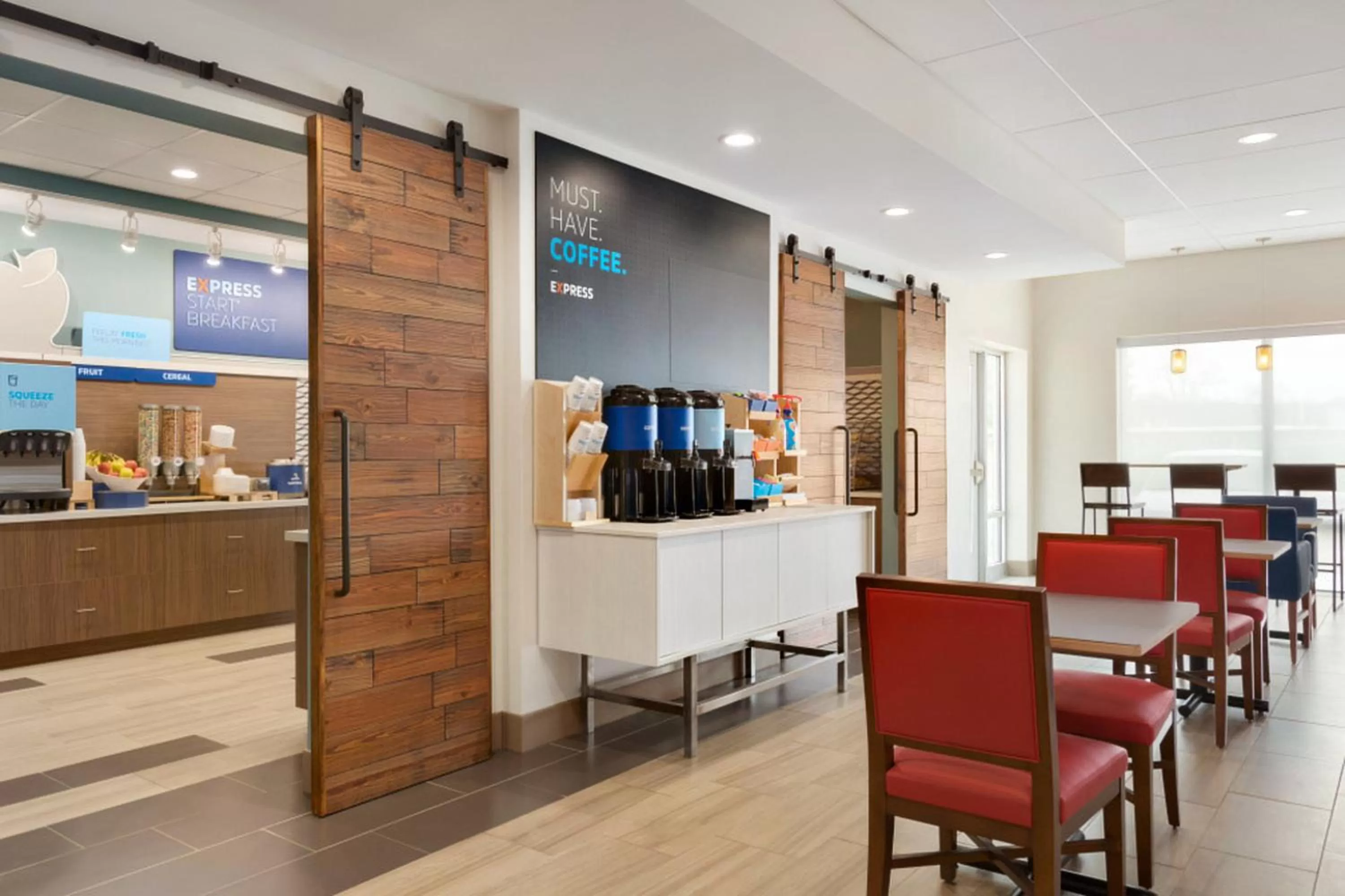 Breakfast in Holiday Inn Express & Suites - Cincinnati NE - Red Bank Road by IHG