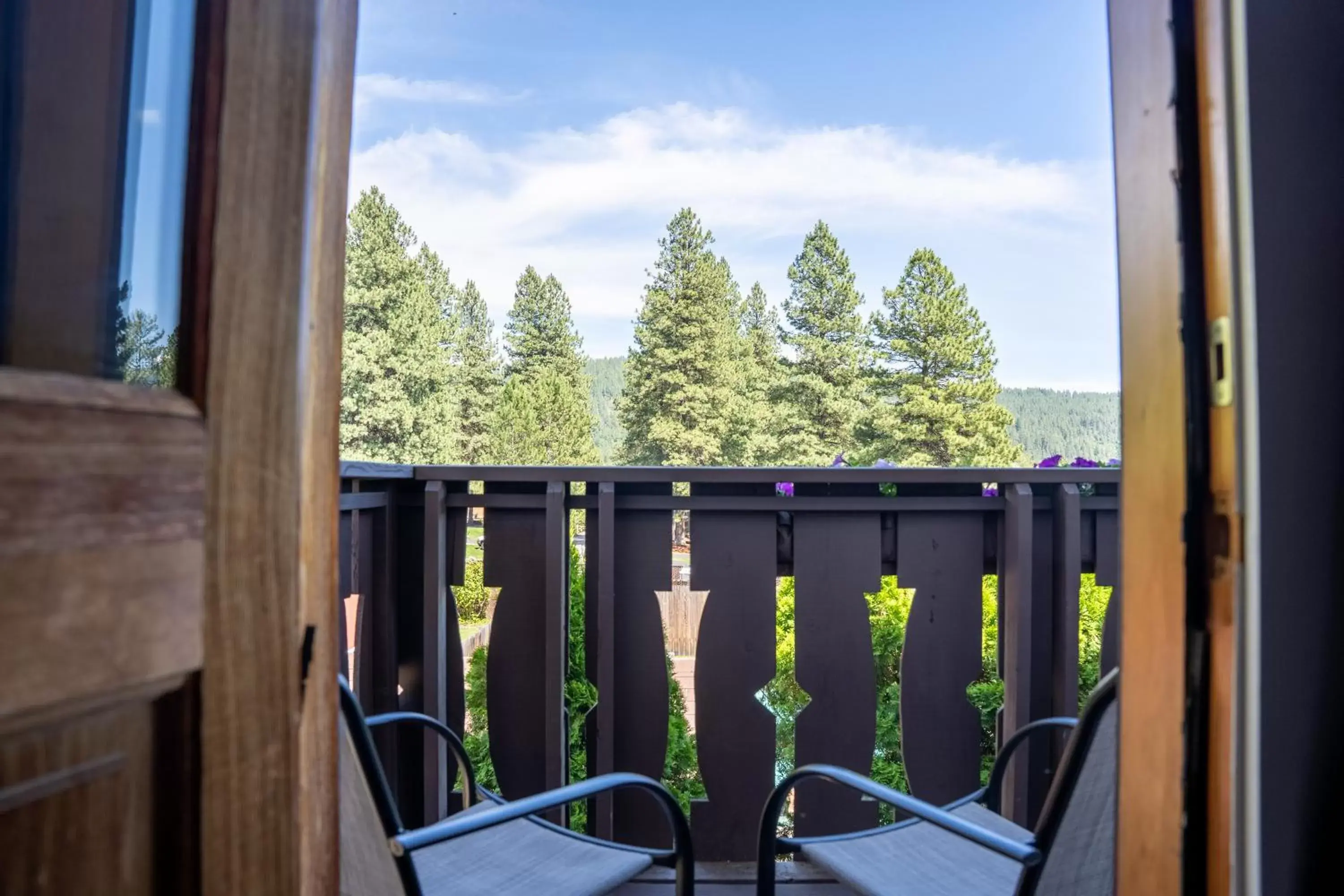 Deluxe Fireplace King Balcony in Blue Elk Inn Deluxe Fireplace King Balcony in Blue Elk Inn