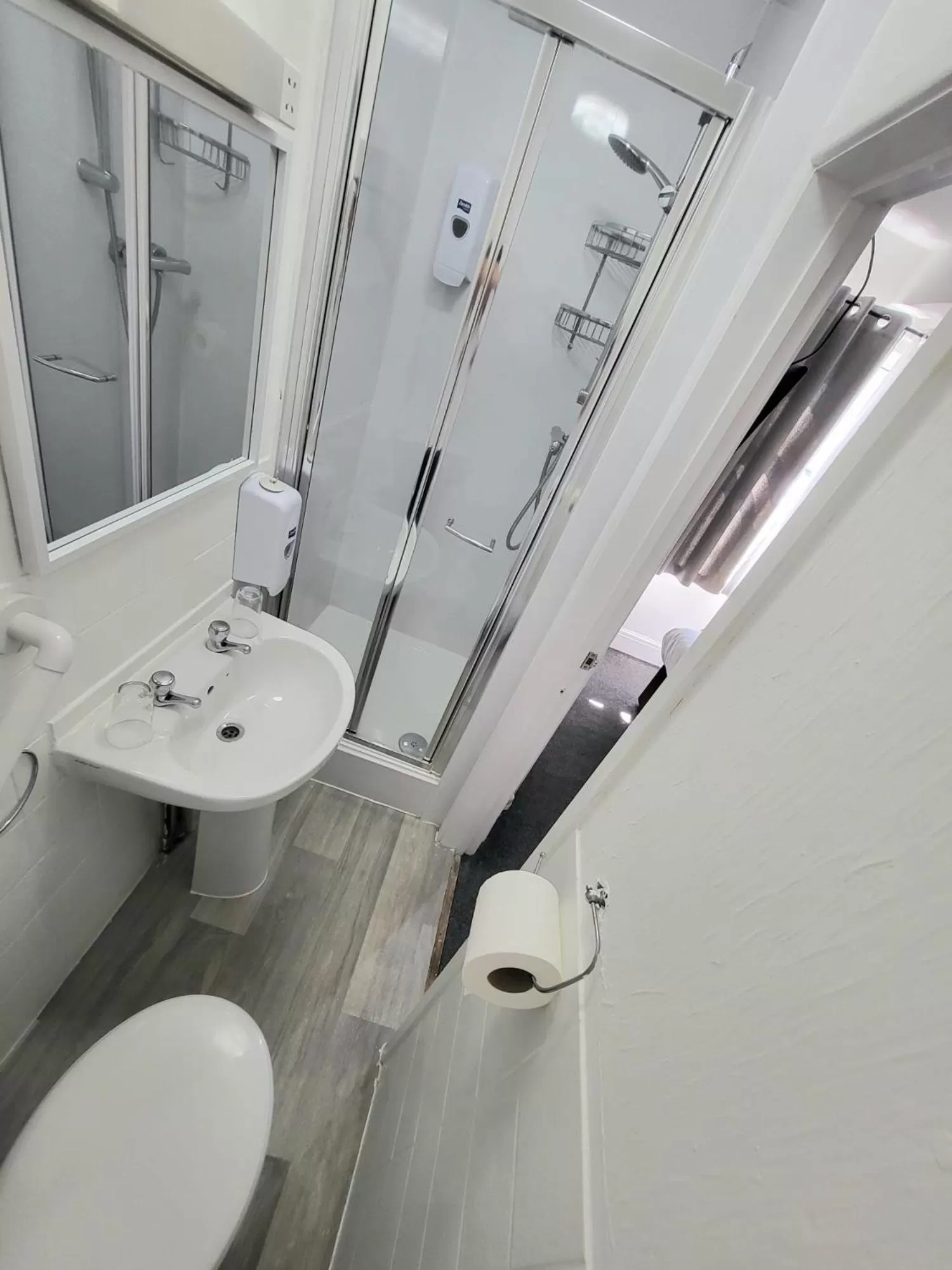 Bathroom in Beach Hotel Torbay B&B