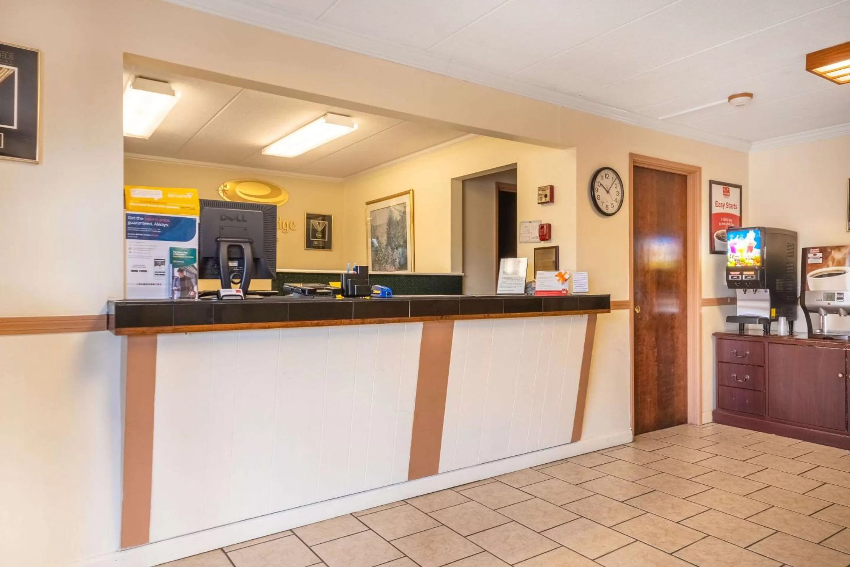Lobby or reception in Econo Lodge Inn & Suites Windsor Locks Bradley Airport