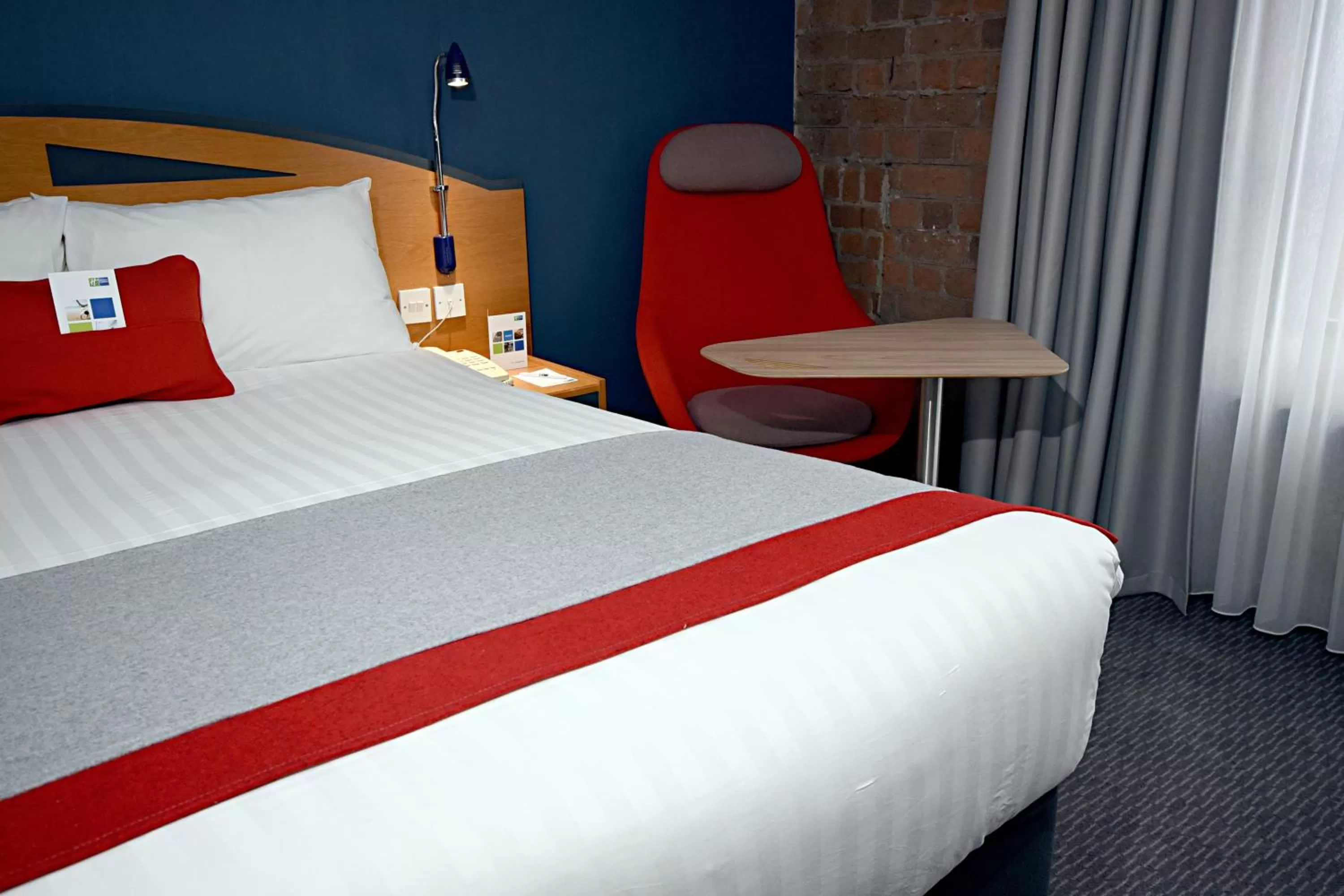 Photo of the whole room, Bed in Holiday Inn Express Liverpool-Albert Dock by IHG