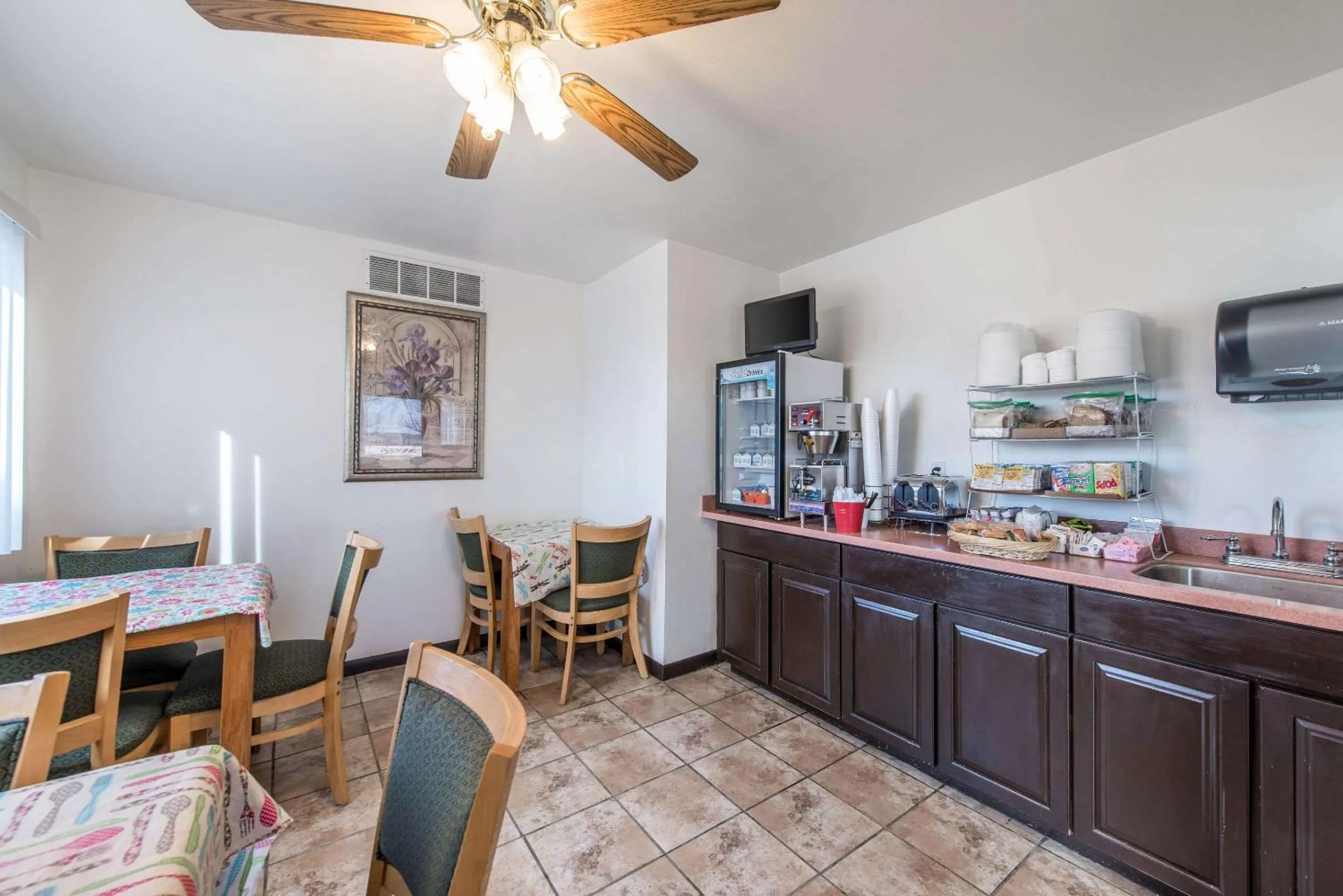 Restaurant/places to eat in Rodeway Inn