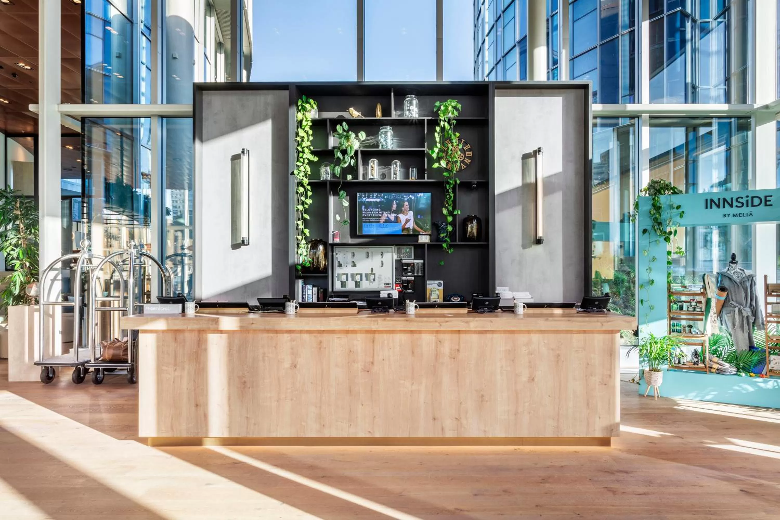 Lobby or reception in INNSiDE by Meliá Amsterdam