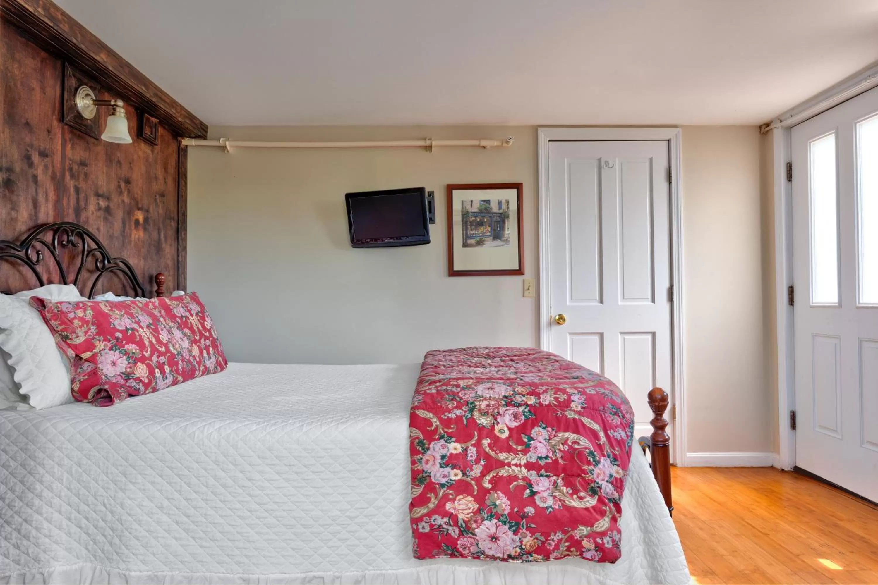 Bedroom, Bed in Avonlea