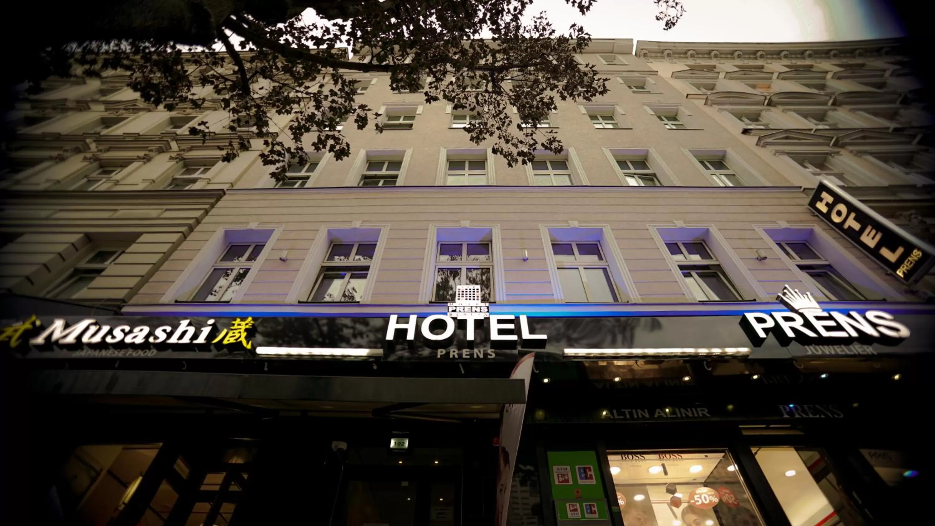 Facade/entrance in Hotel Prens Berlin