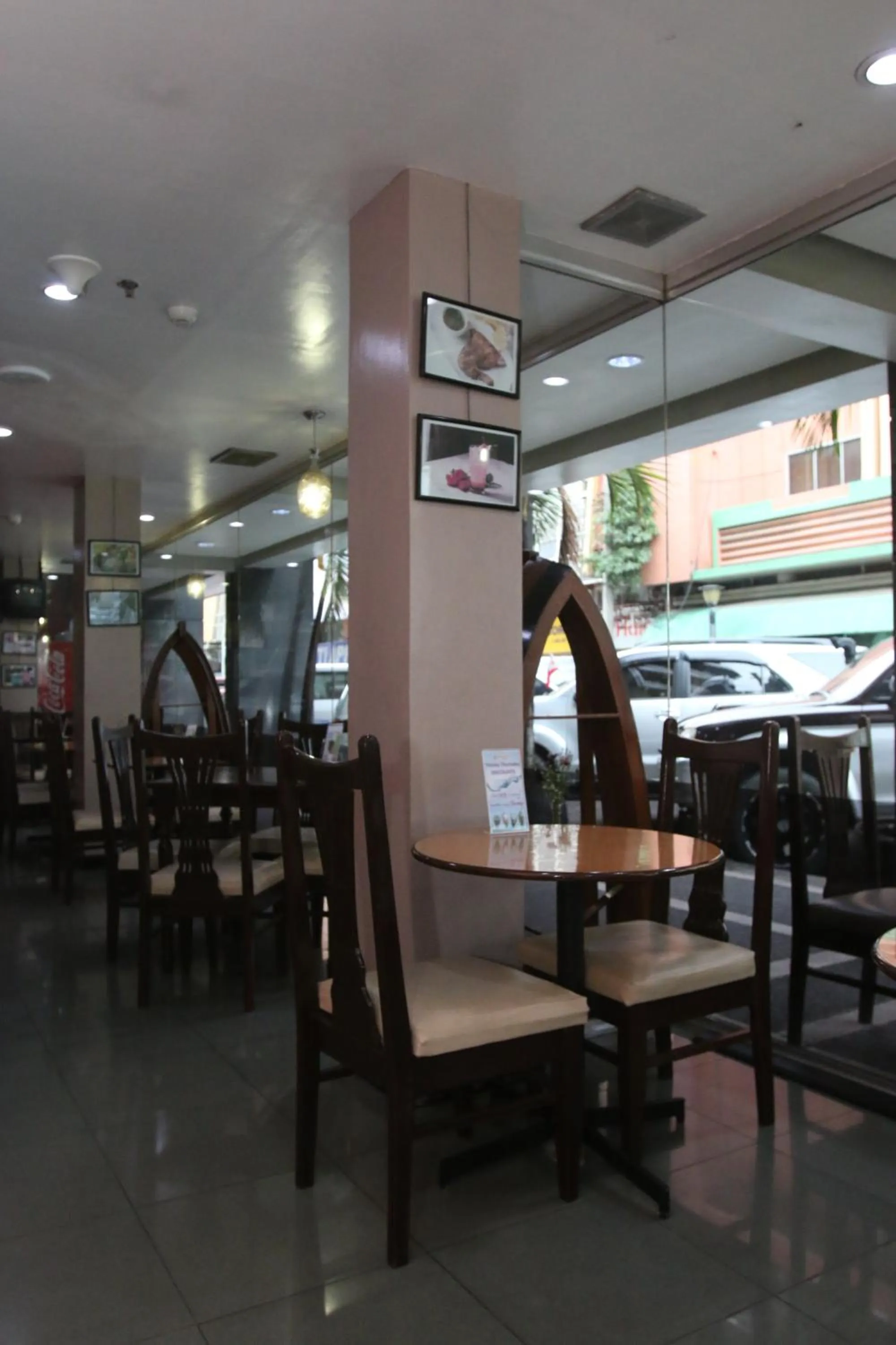 Restaurant/places to eat in Harbor Town Hotel