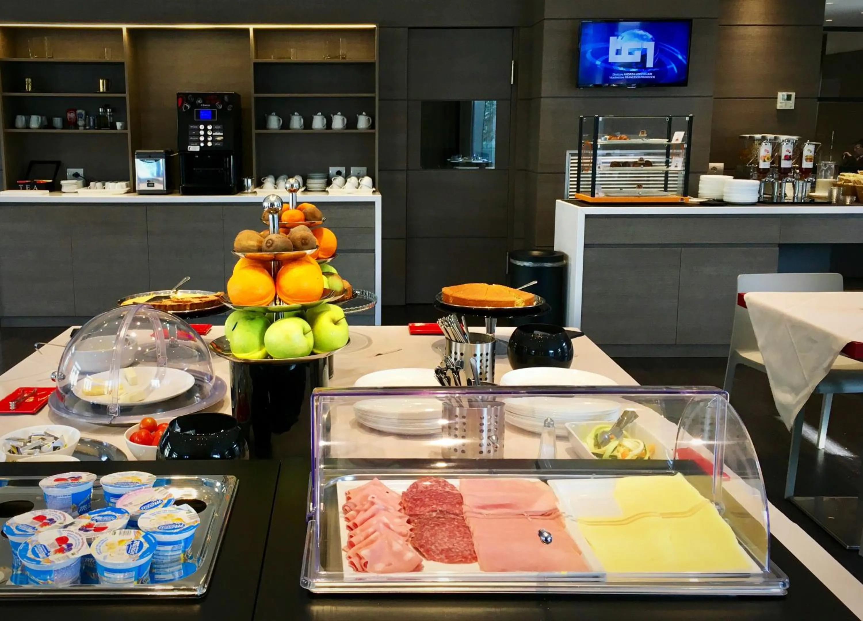 Restaurant/places to eat in Hotel Forum