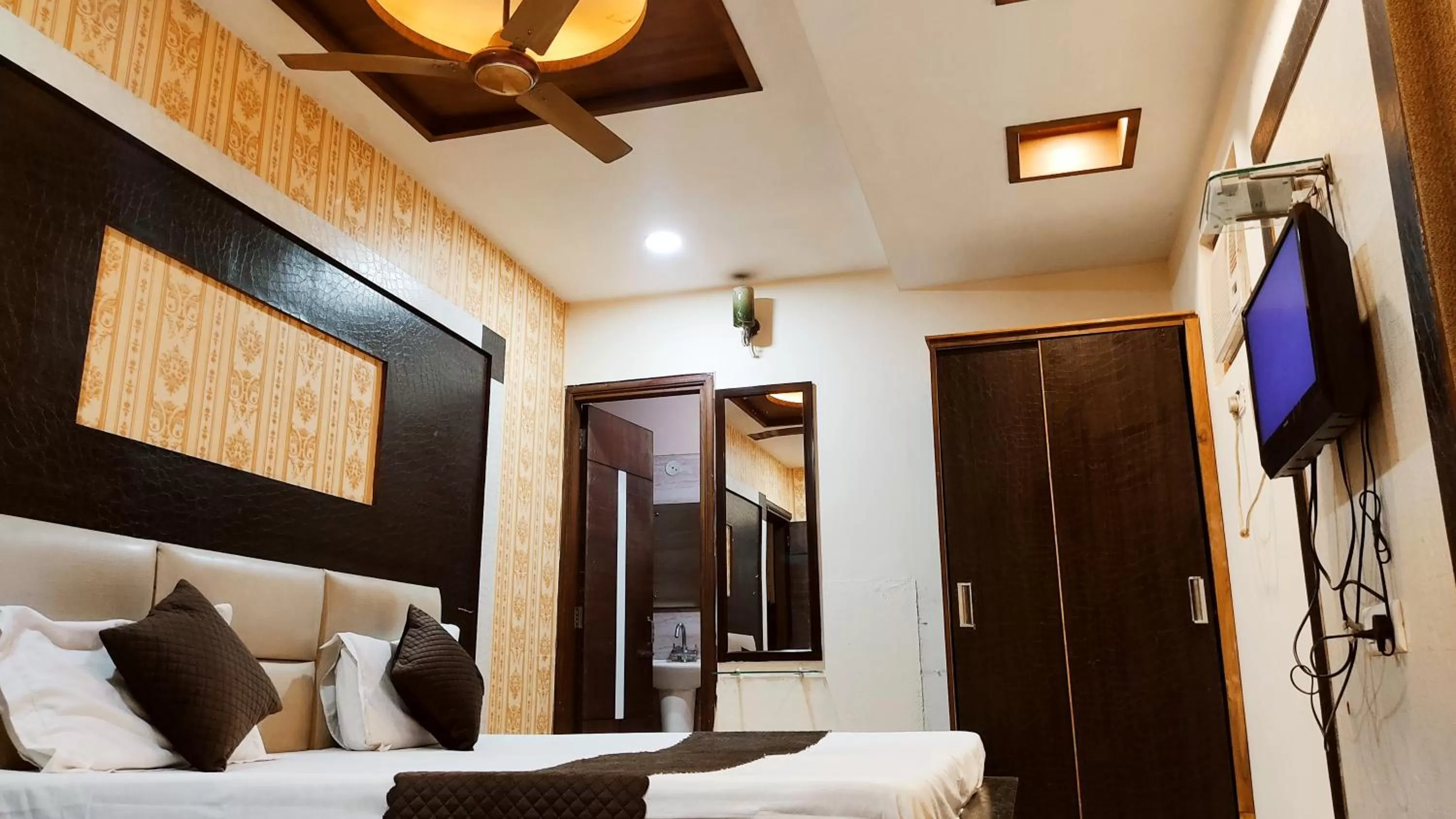 FabHotel Nanda Near Ludhiana Junction Railway Station