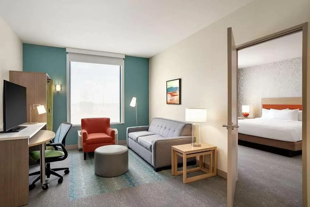 Living room, Bed in Home2 Suites By Hilton Alamogordo White Sands