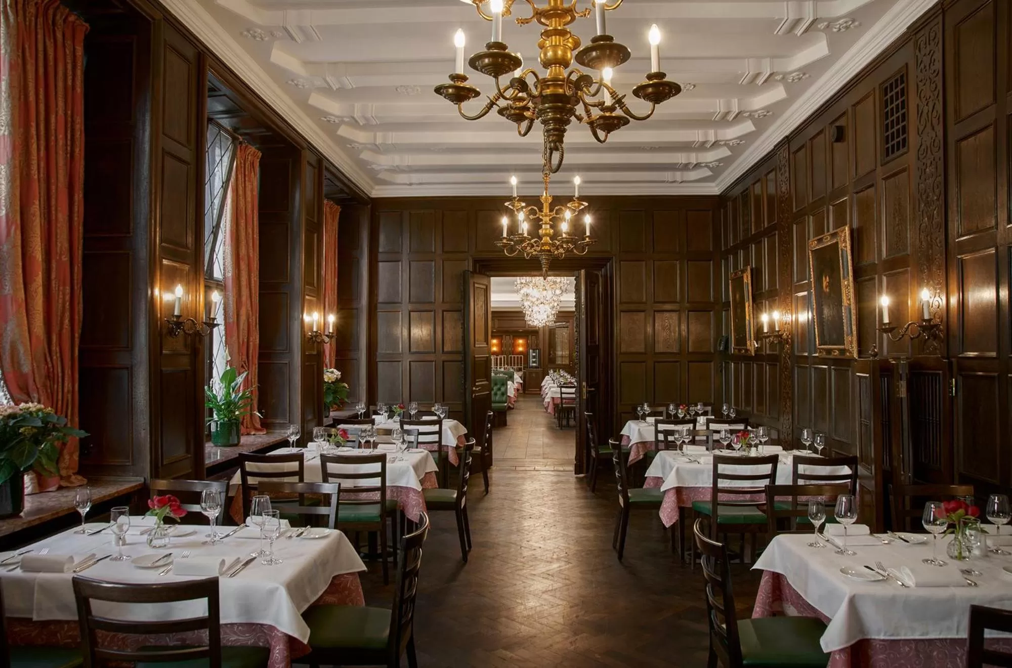 Restaurant/places to eat in Eden Hotel Wolff