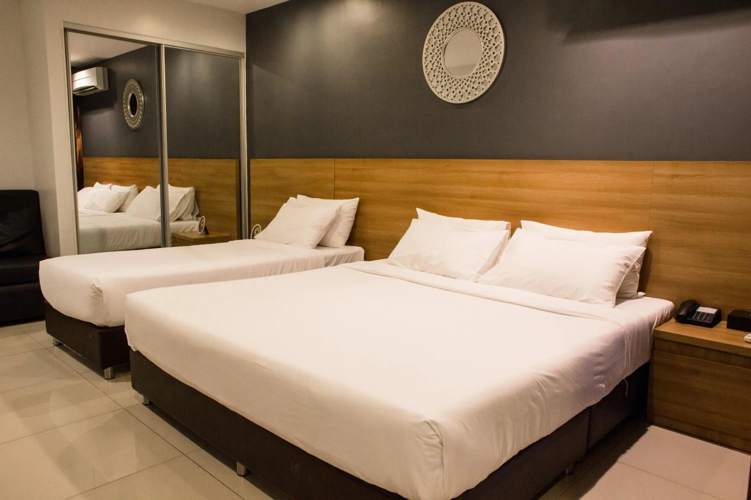 Bed in Marigold Sukhumvit - Free Shuttle to BTS Bearing Station