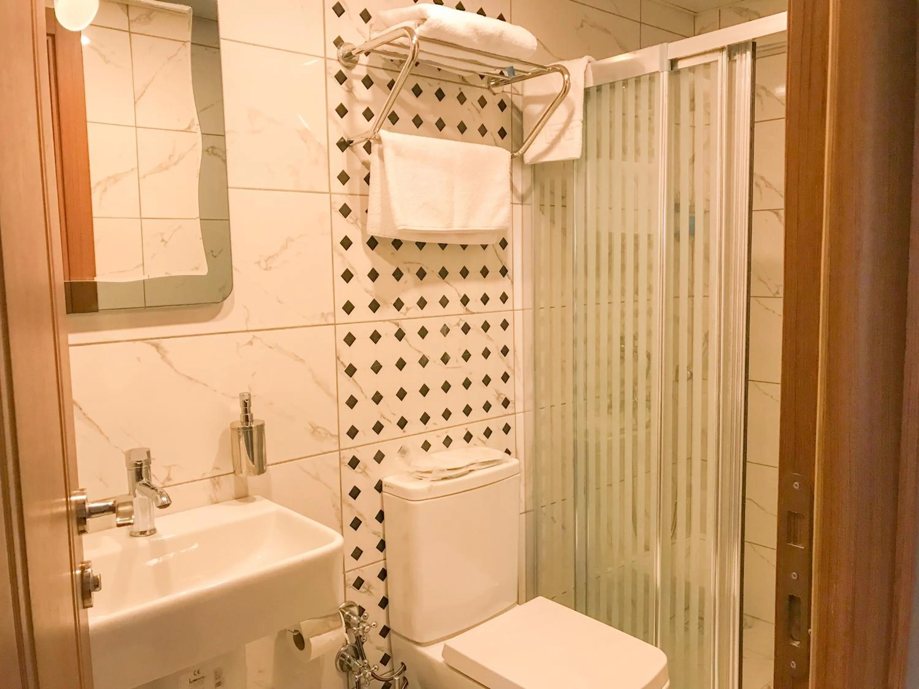 Shower in Sultanahmet Nu Hotel