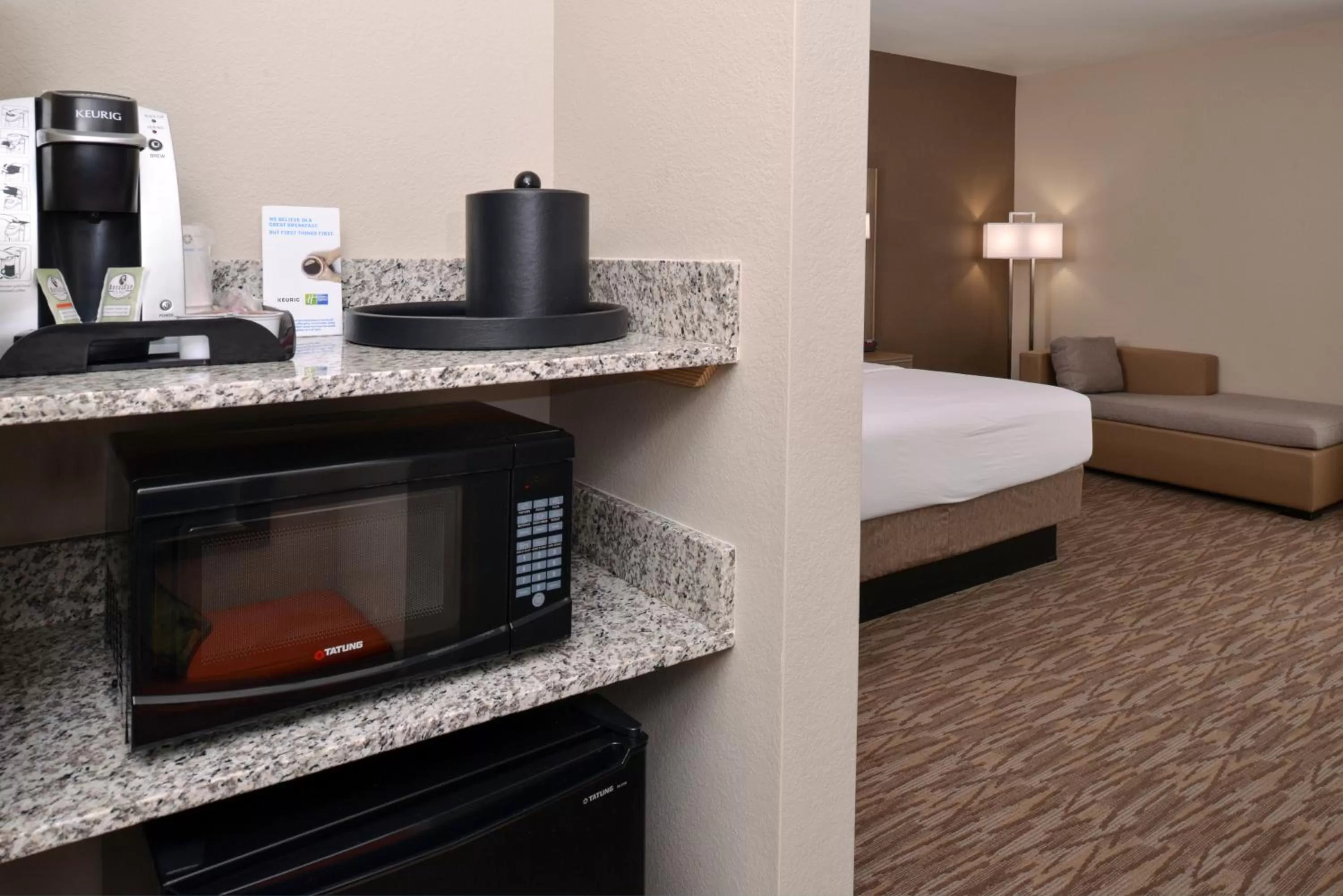 Photo of the whole room, Bed in Holiday Inn Express & Suites Williams by IHG
