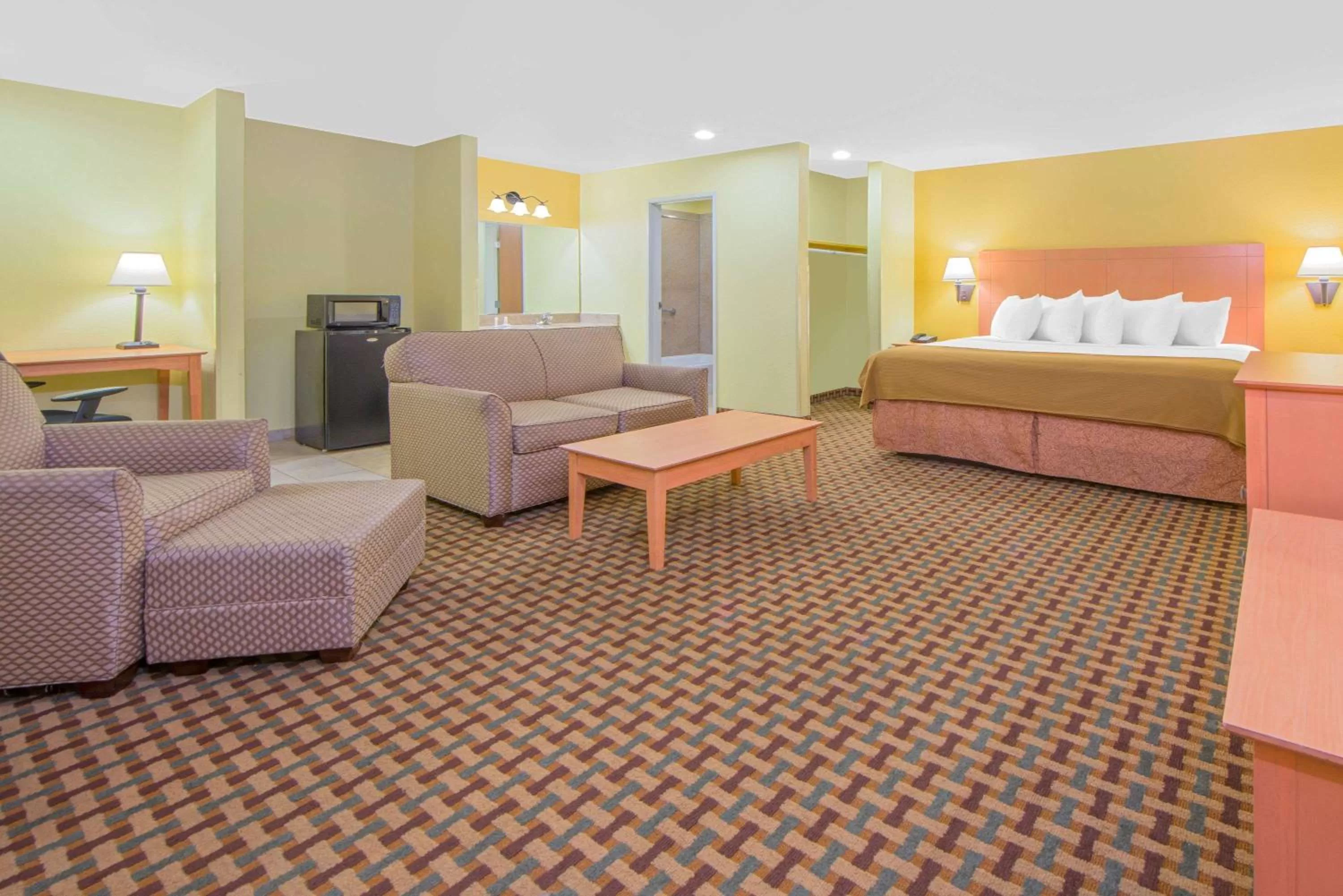 Photo of the whole room, Bed in Days Inn by Wyndham Lubbock South