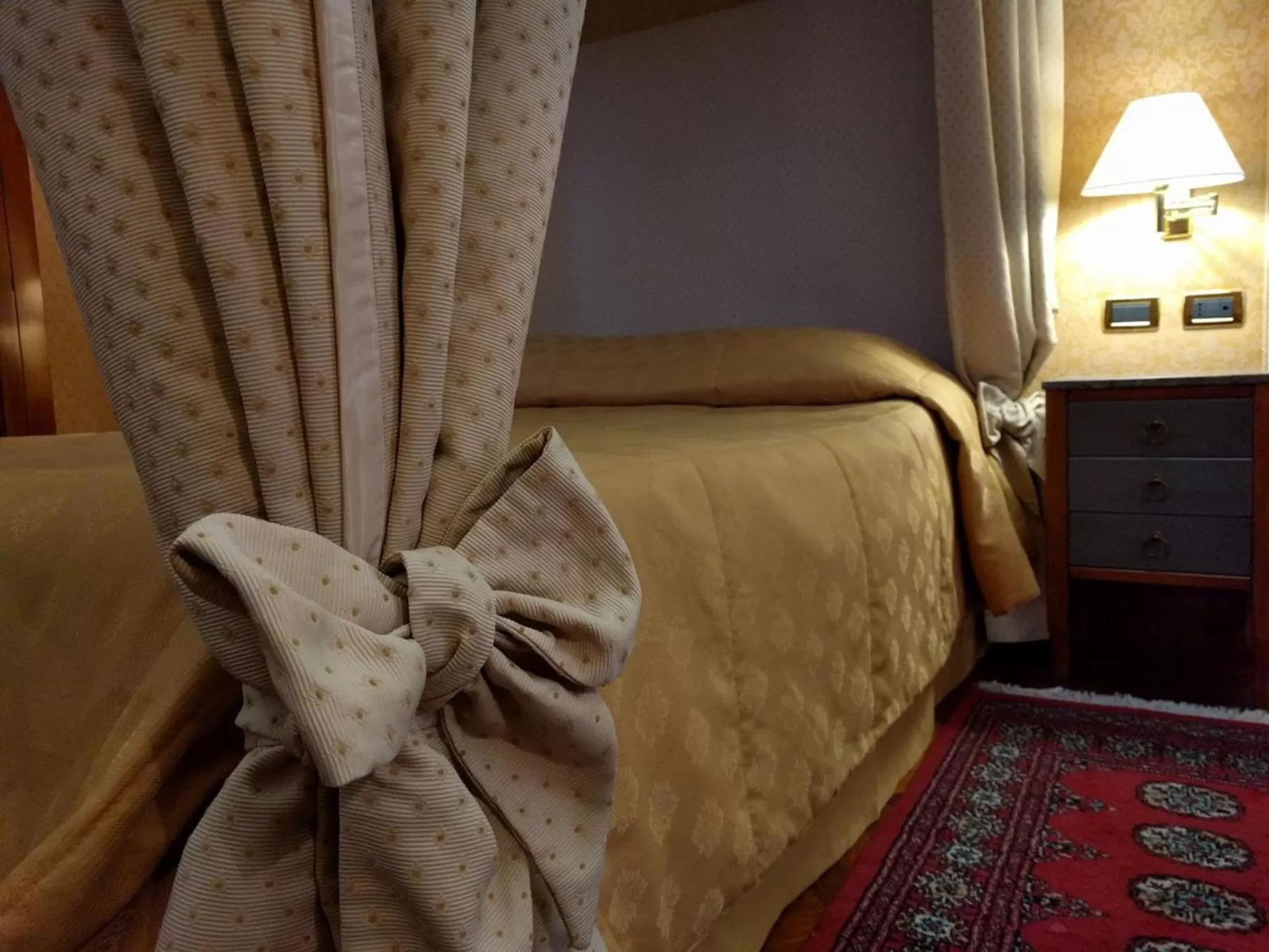 Bed in Grand Hotel Piazza Borsa