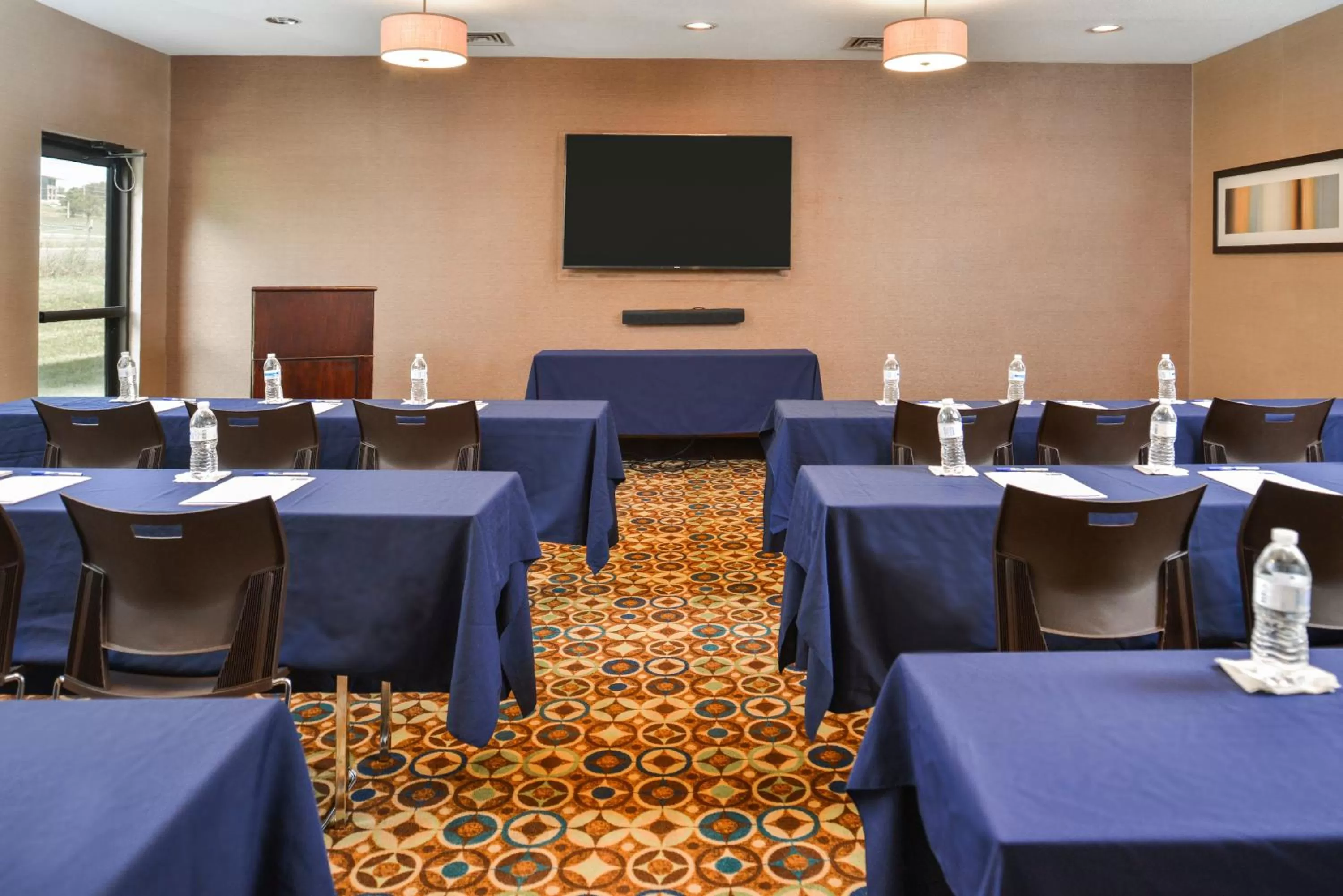 Meeting/conference room in Holiday Inn Express & Suites Topeka West I-70 Wanamaker by IHG