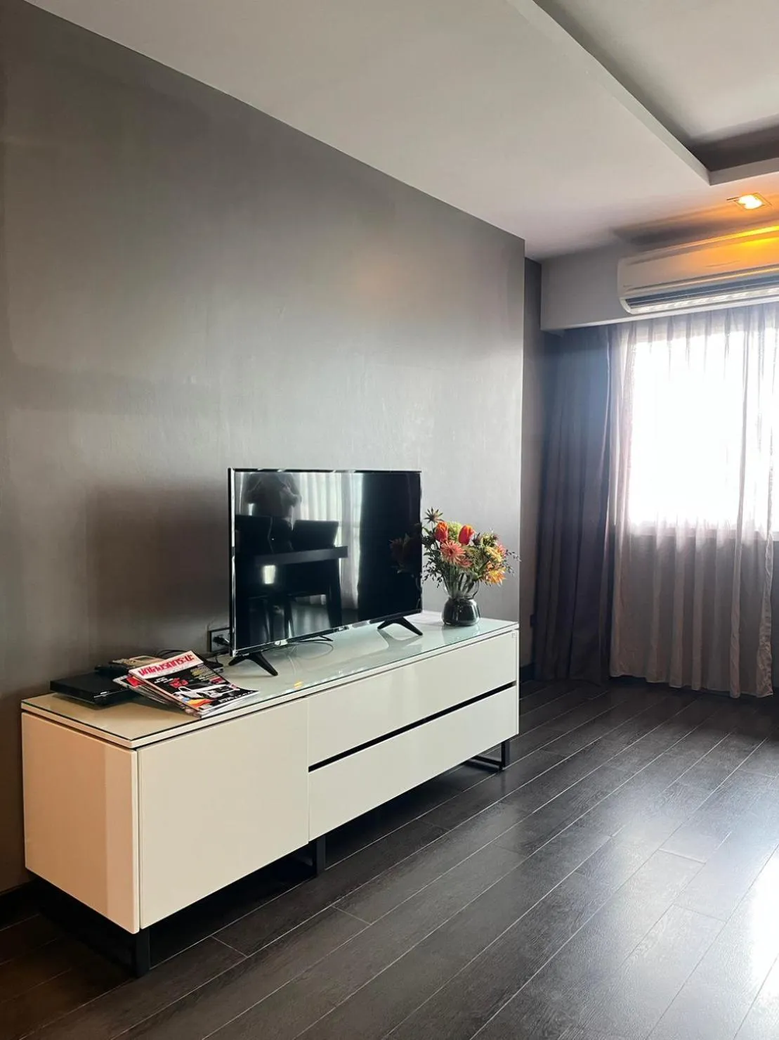 Communal lounge/ TV room, TV/Entertainment Center in 14 Living