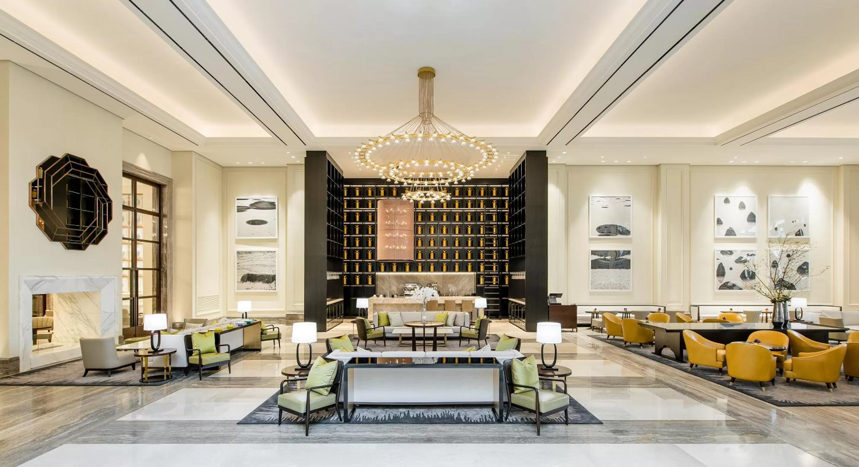 Lounge or bar in Paradise City