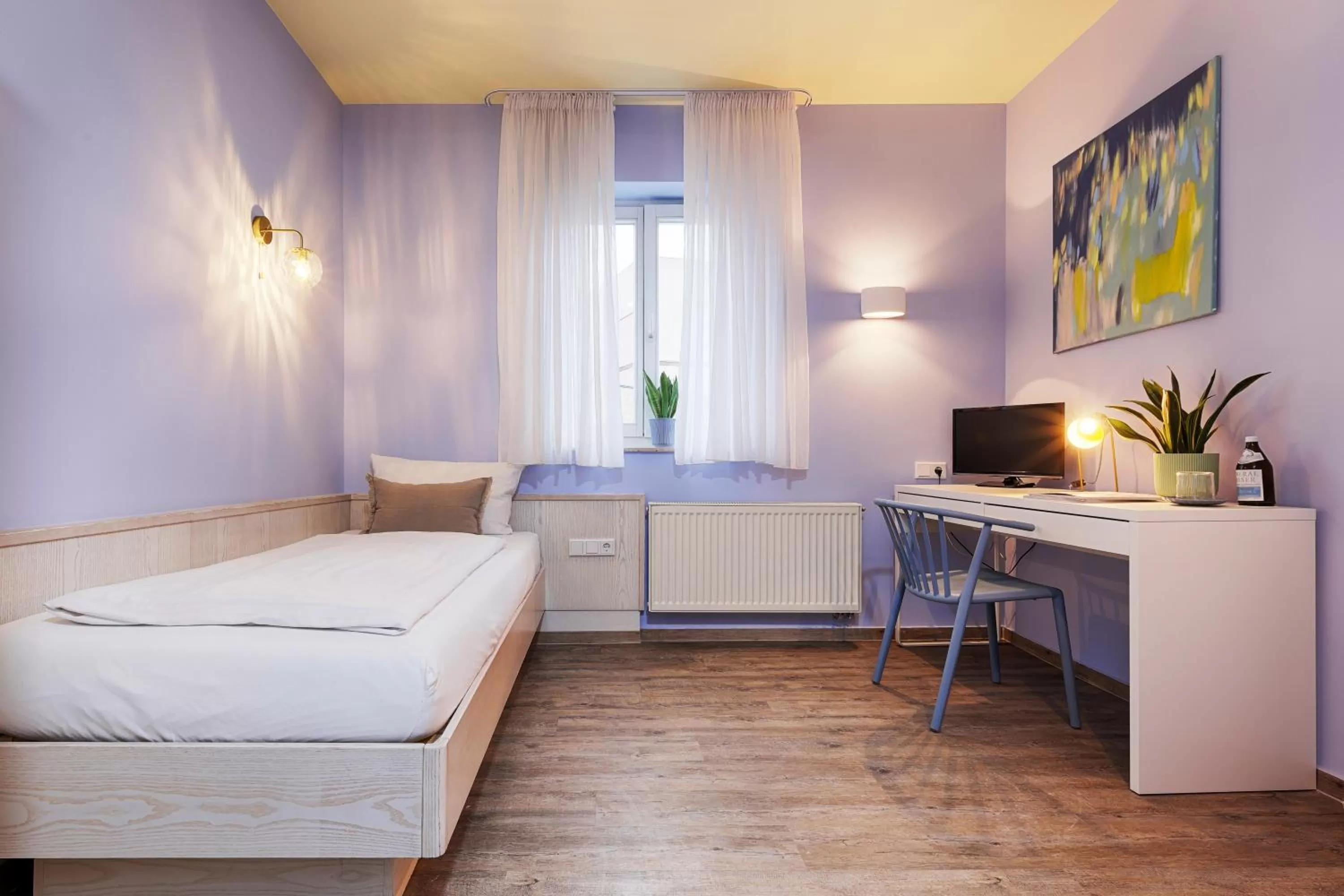 Photo of the whole room, Bed in Hotel Kunterbunt - by homekeepers