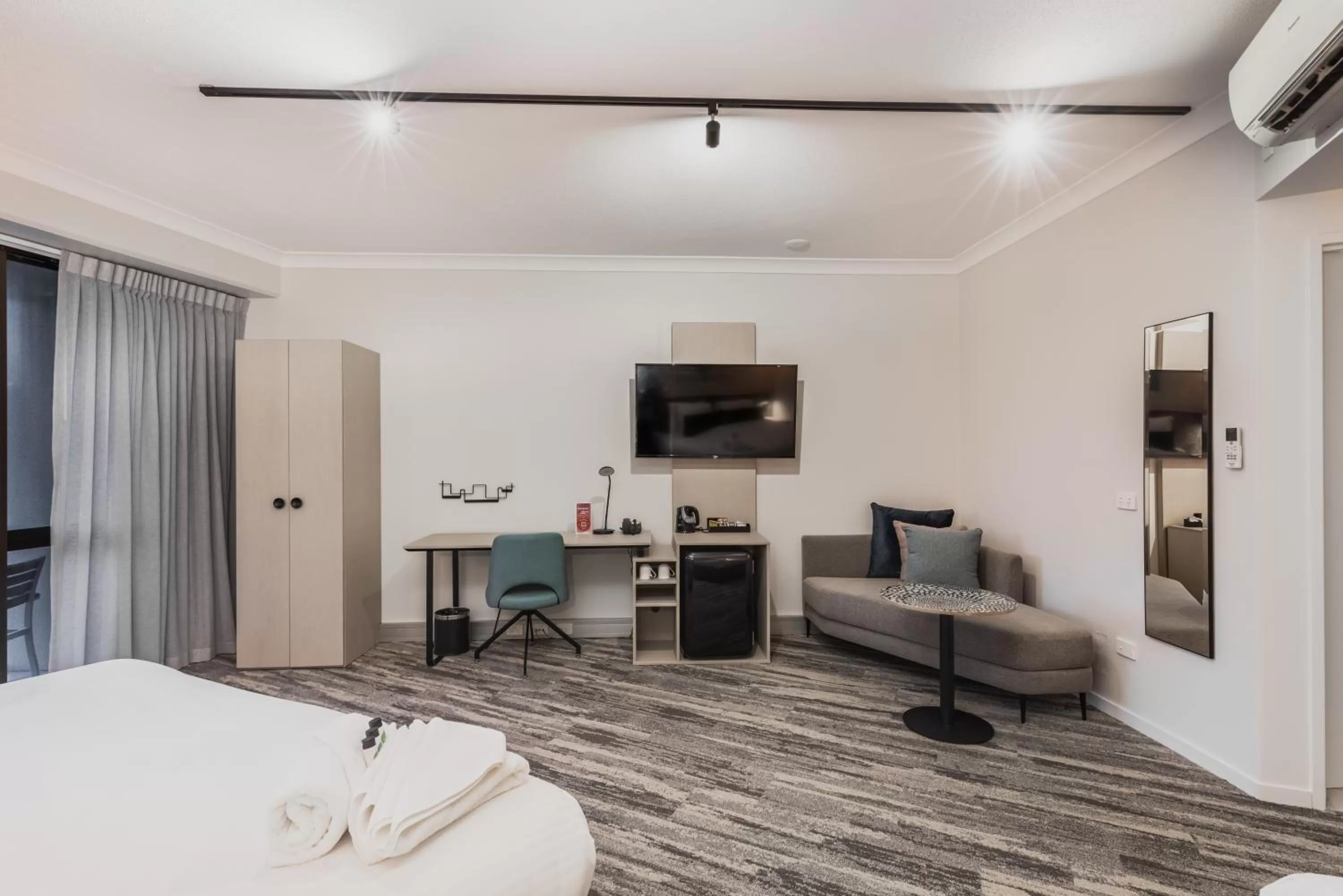 Coffee/tea facilities, Bed in Nightelier Mermaid Waters