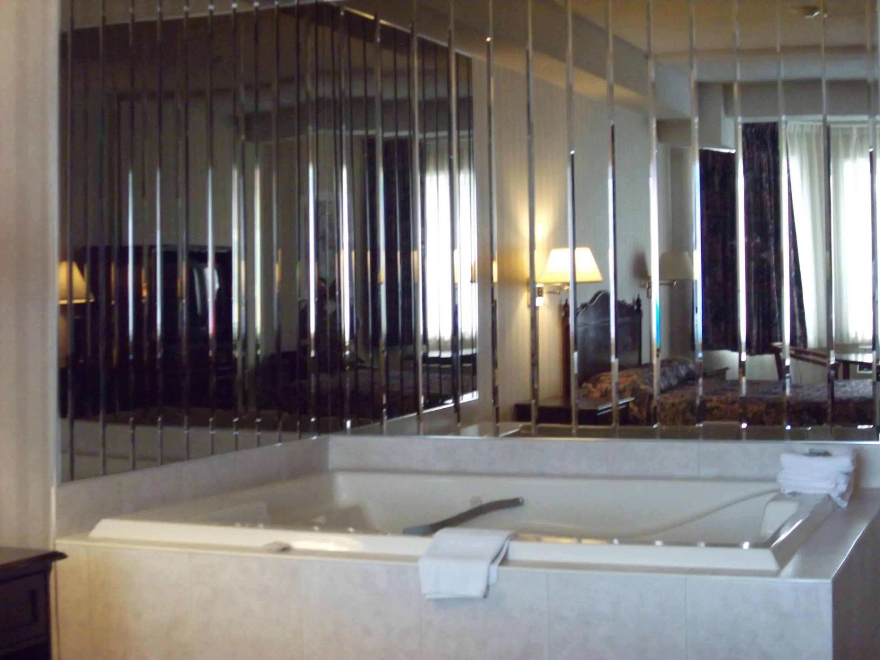 Spa and wellness centre/facilities, Swimming Pool in Travelodge by Wyndham Niagara Falls Lundys Lane