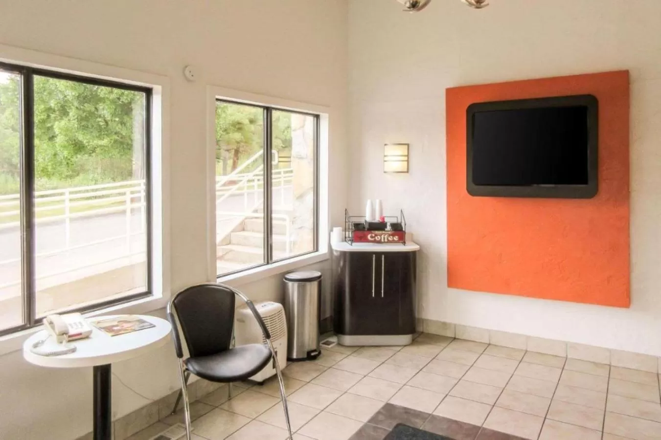 Coffee/tea facilities in Rodeway Inn Altoona Orchard Plaza