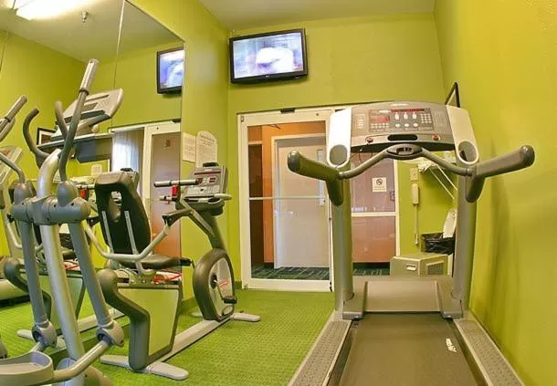 Fitness centre/facilities in Fairfield Inn Suites Brunswick