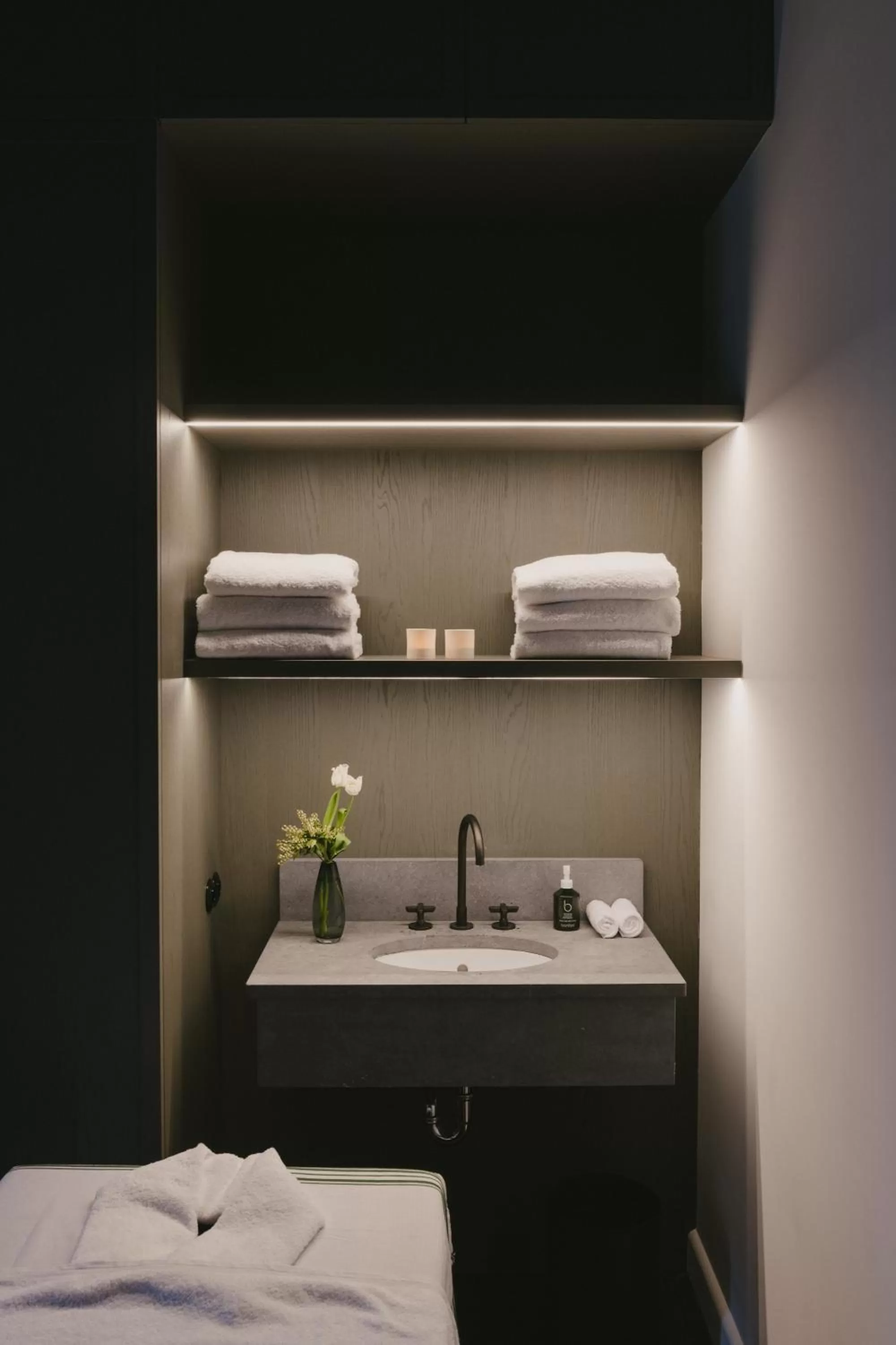 Massage, Bed in august