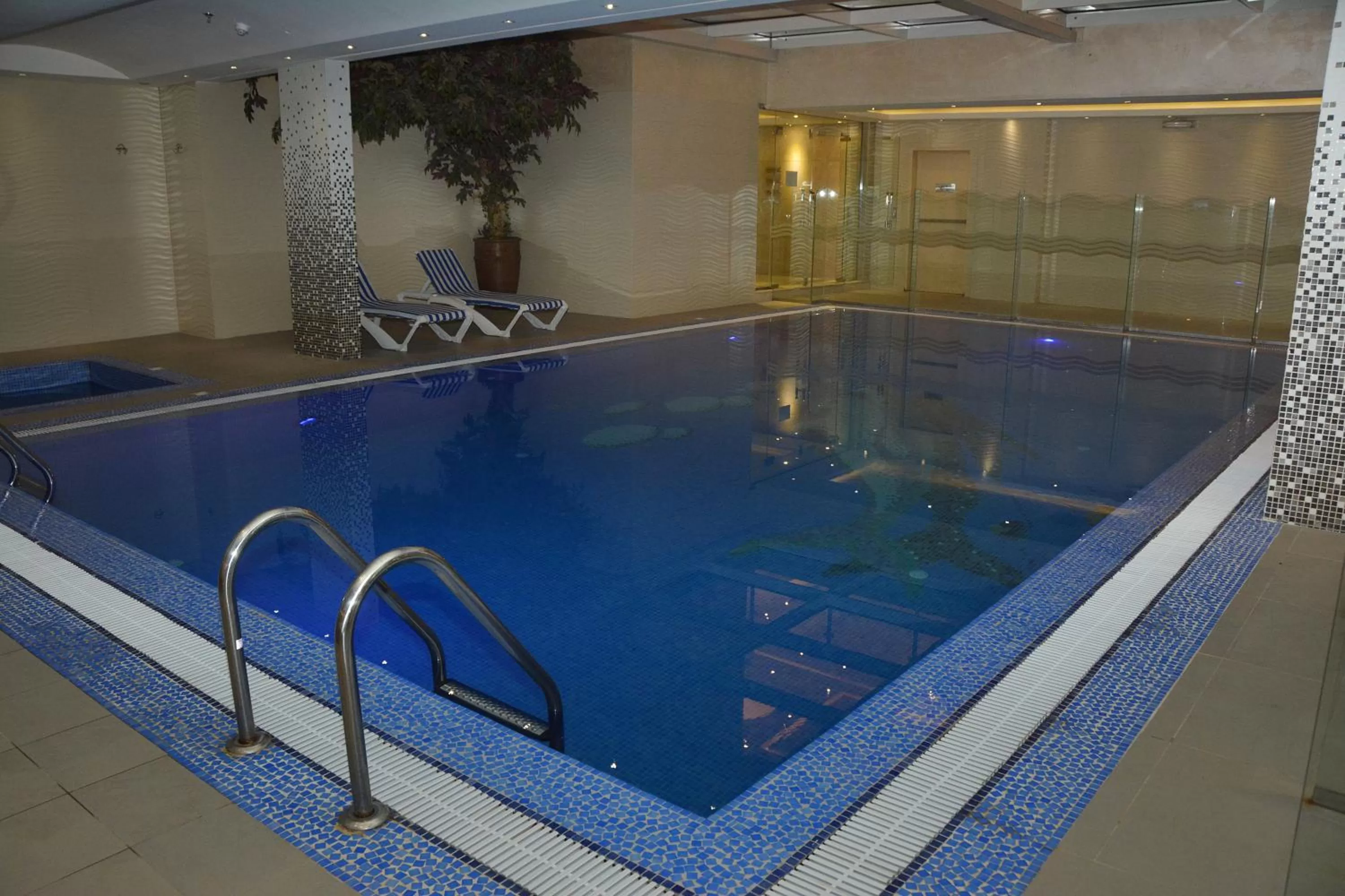 Swimming pool in Mandarin Alshamal Hotel Apartments