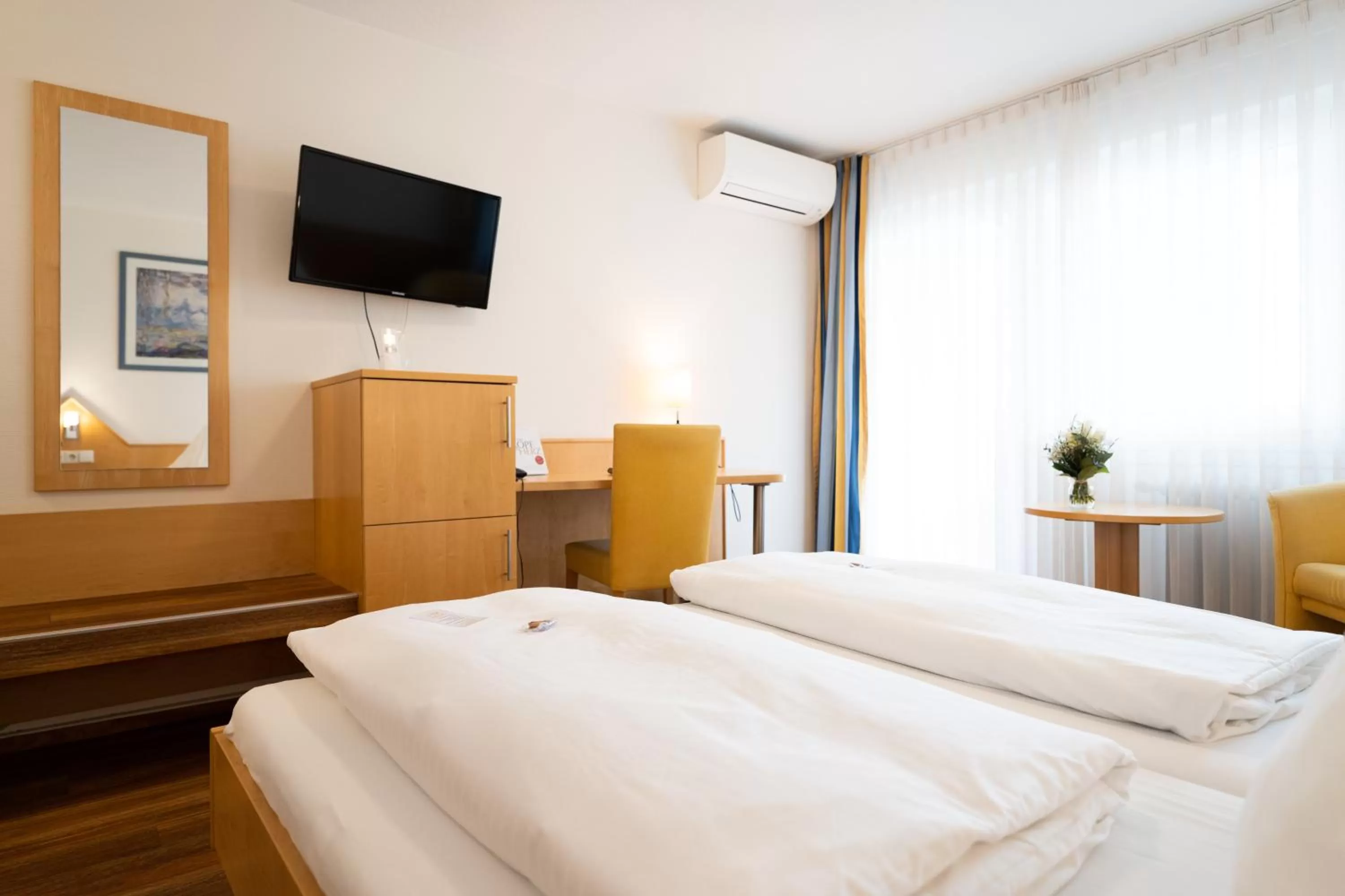 Photo of the whole room, Bed in ates Hotel Kehl