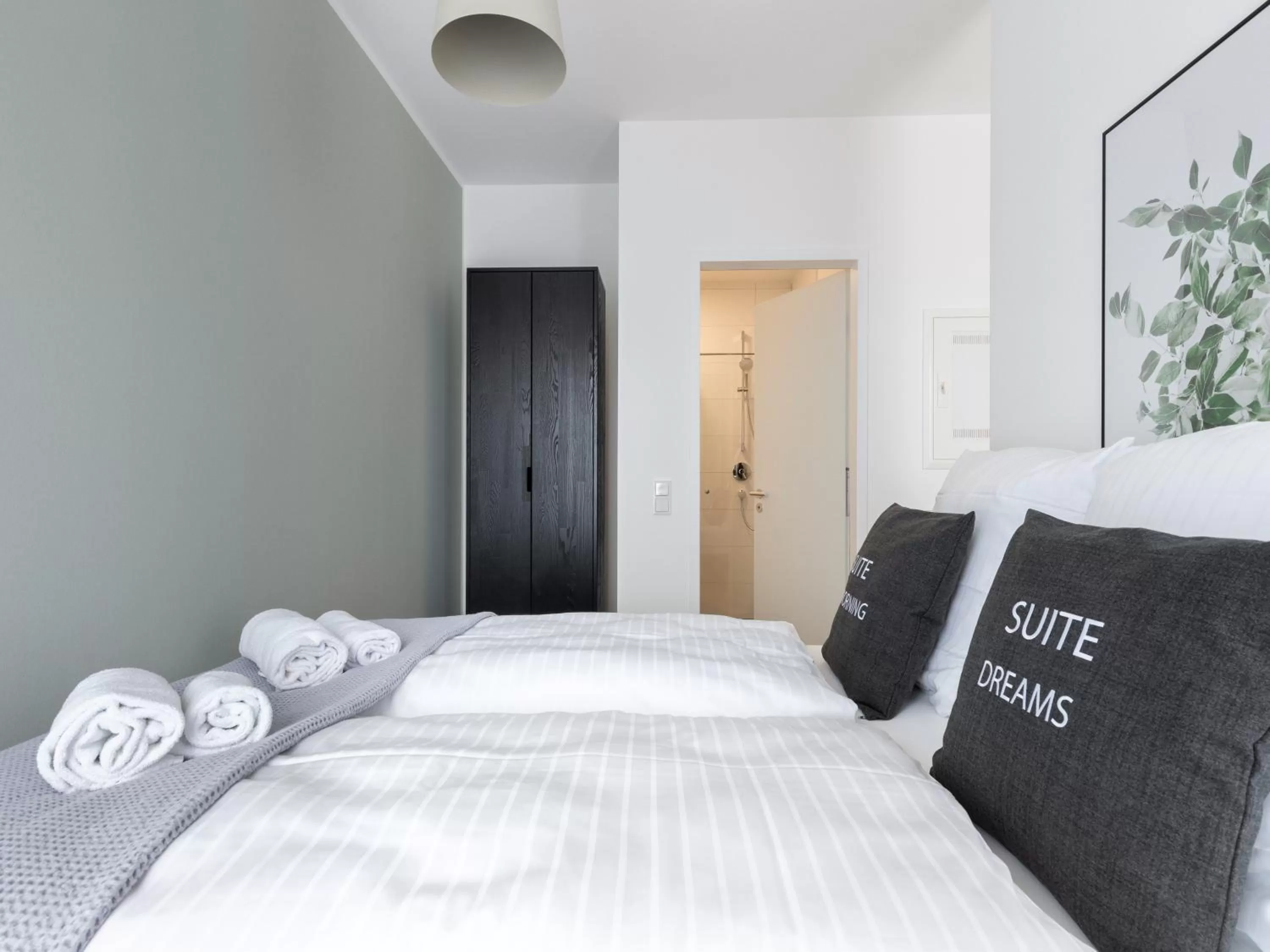 Bed in Limehome Gütersloh Eickhoffstraße