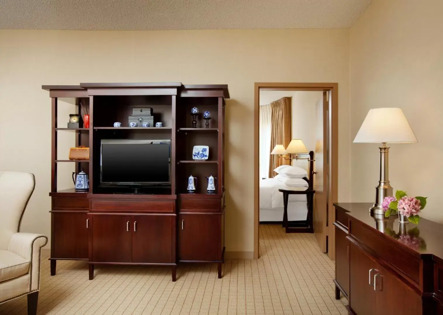 Turret One-Bedroom King Suite with Sofa Bed in Anaheim Majestic Garden Hotel Turret One-Bedroom King Suite with Sofa Bed in Anaheim Majestic Garden Hotel