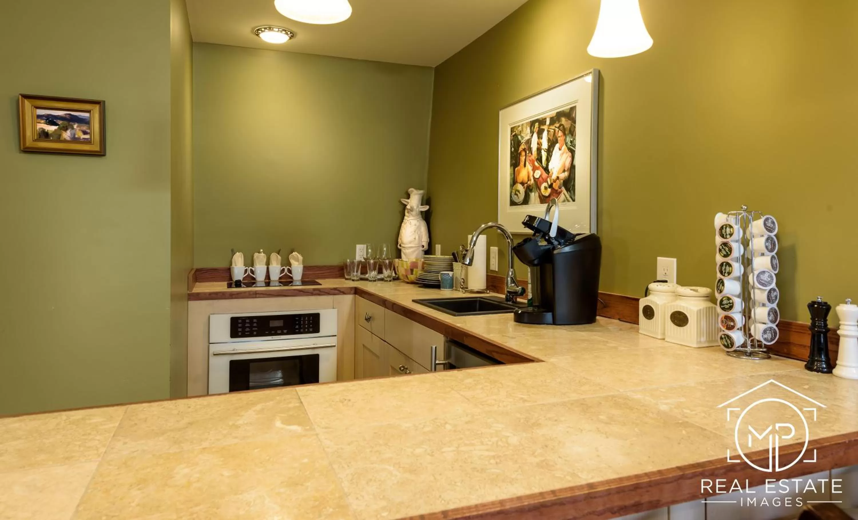 Kitchen or kitchenette in Bouchard Restaurant & Inn