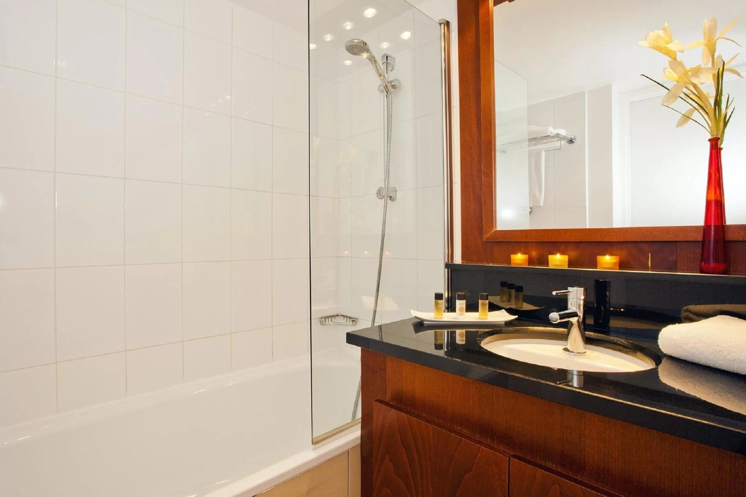 Bathroom in Residhome Paris-Massy