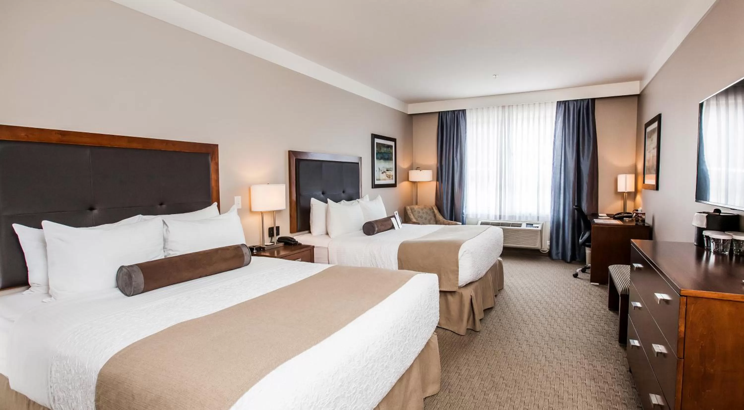 Photo of the whole room, Bed in Best Western Plus Revelstoke